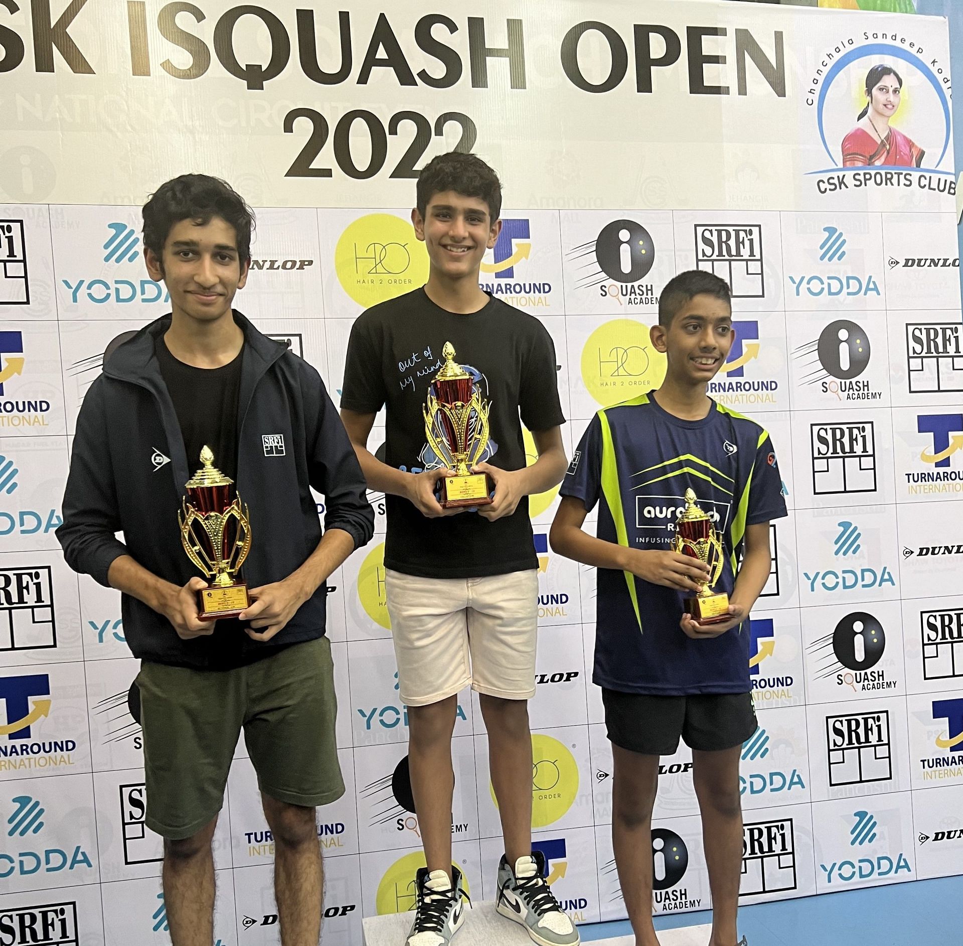 14-year-old Dev Sharma (C) of Nagpur beat Vedant Chhedda in the Under-15 CSK iSquash Open final in Pune. (Pic credit: SRFI)