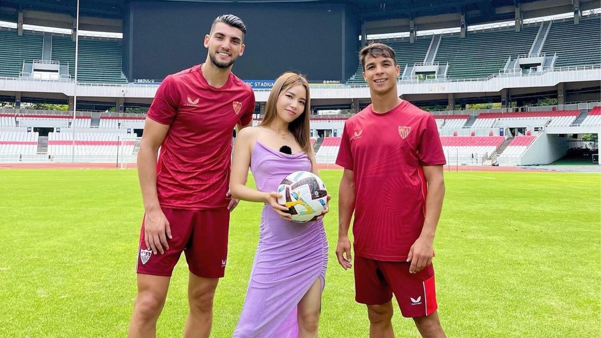A still of the K-pop idol Solar with Sevilla FC football stars (Image via Instagram/@solarkeem)