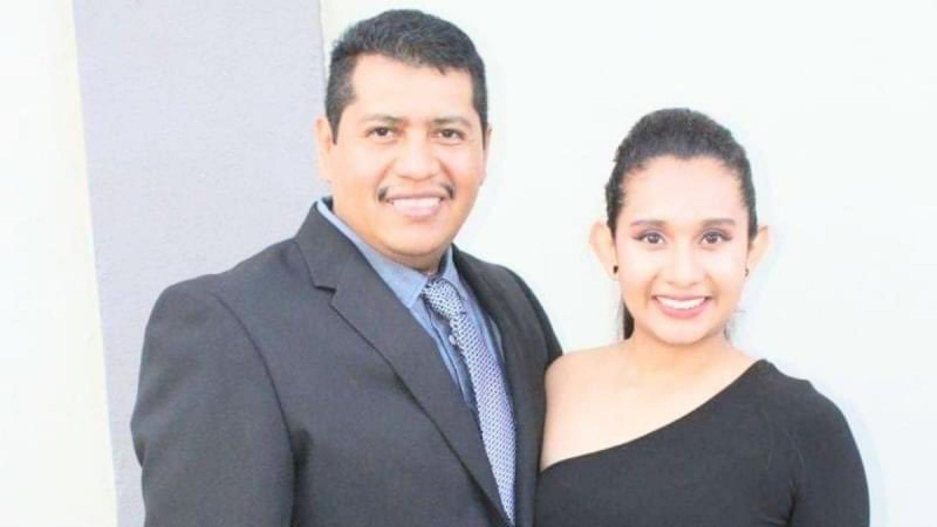 Mexican journalist Antonio de la Cruz and his daughter Cinthya were killed in front of their house (Image via ExpresoPress/Twitter)