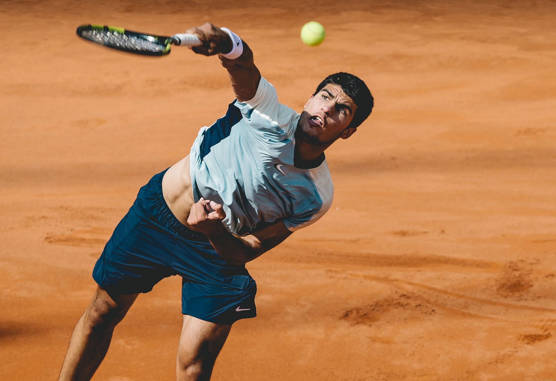 Carlos Alcaraz in action at the Hamburg European Open 2022