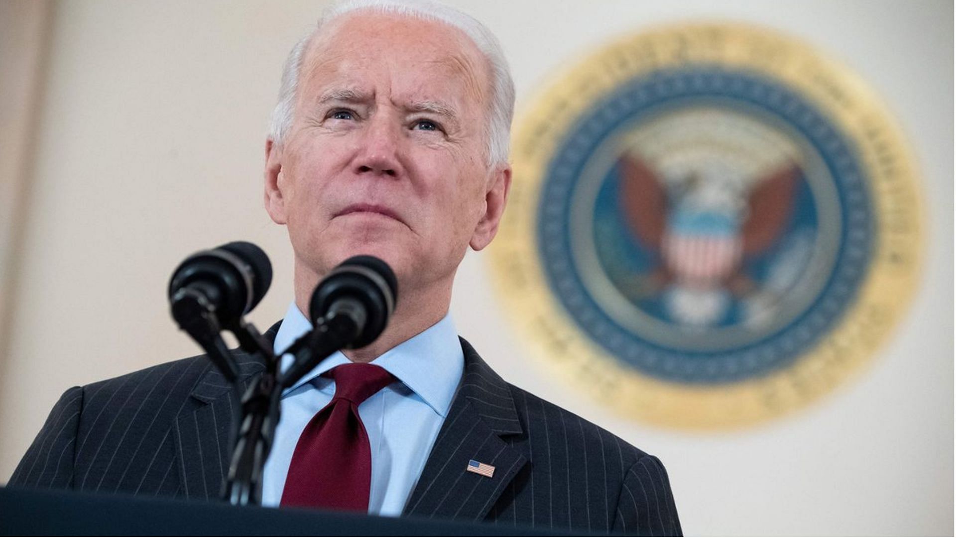 Joe Biden stated that he has cancer due to oil refinery emissions in Delaware. (Image via Saul Loeb/Getty)