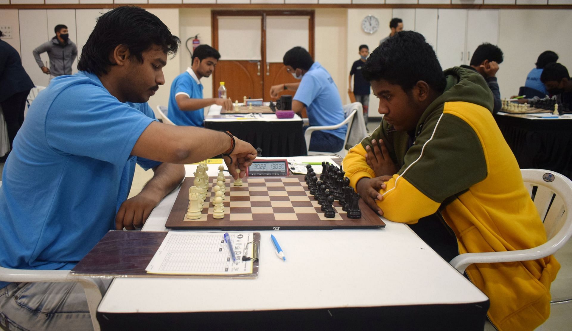 IM Rahul VS (L) playing against Prathamesh Gawade in the first round. (Pic credit: MCA)