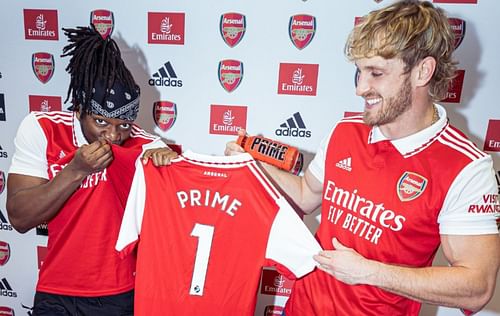 Logan Paul and KSI with Arsenal Jerseys (via twitter @PrimeHydrate)