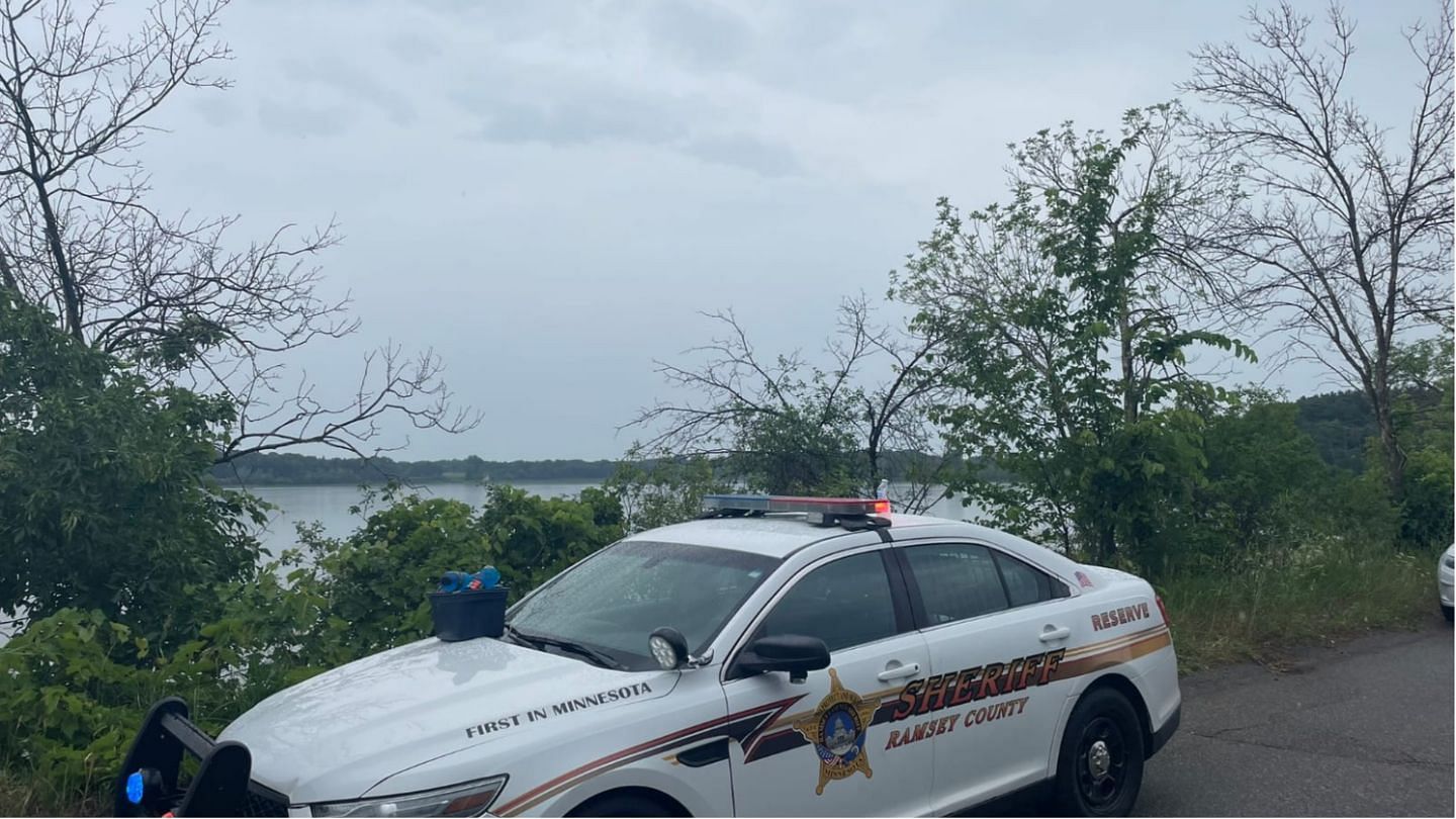 The Ramsey County Sheriff, along with other officials, continue the search at Lake Vadnais (Image via Twitter @/MarielleMohs)