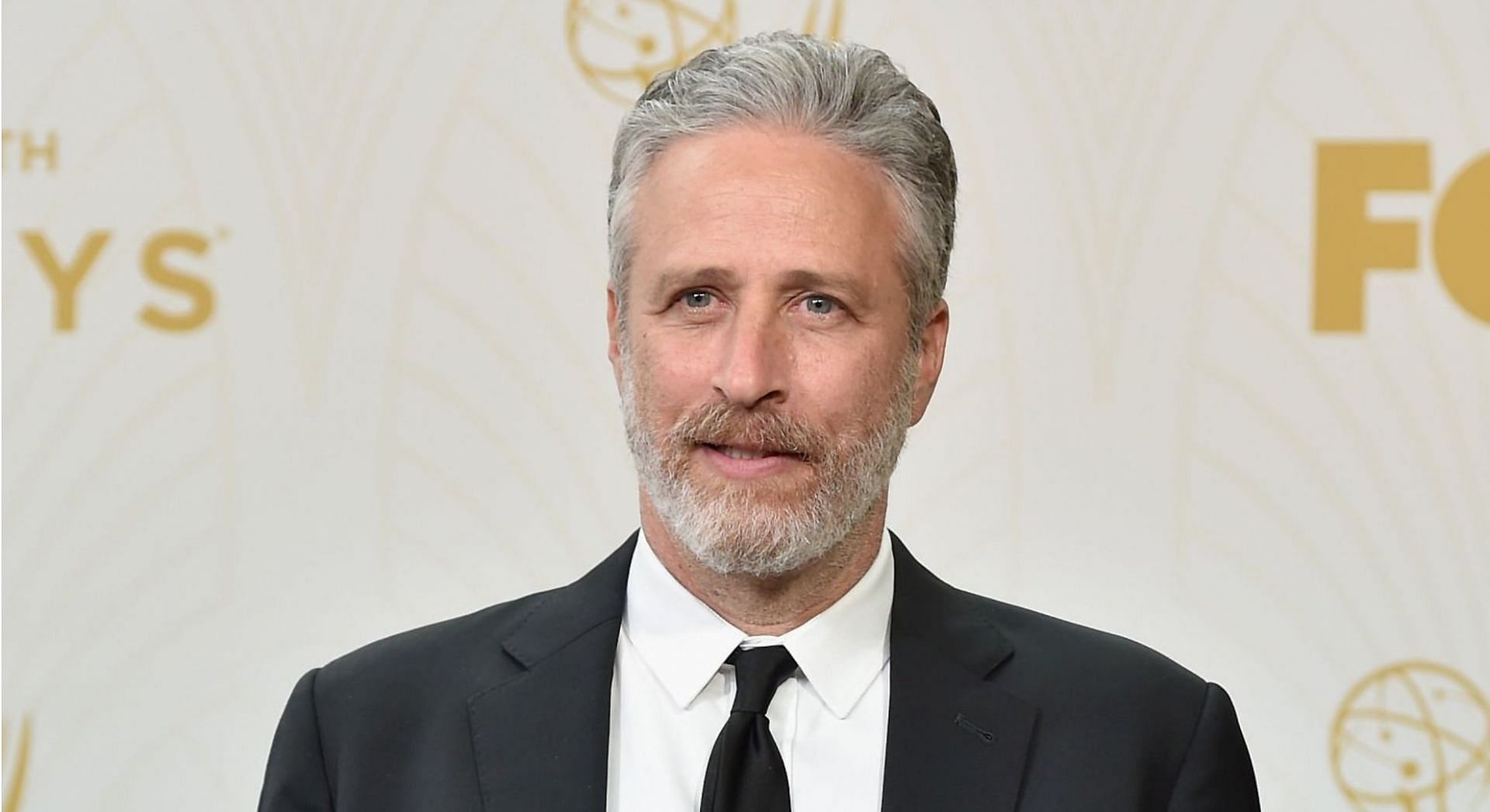Comedian and activist Jon Stewart called out Republicans for blocking burn pits bill (Image via Alberto E. Rodriguez/Getty Images)