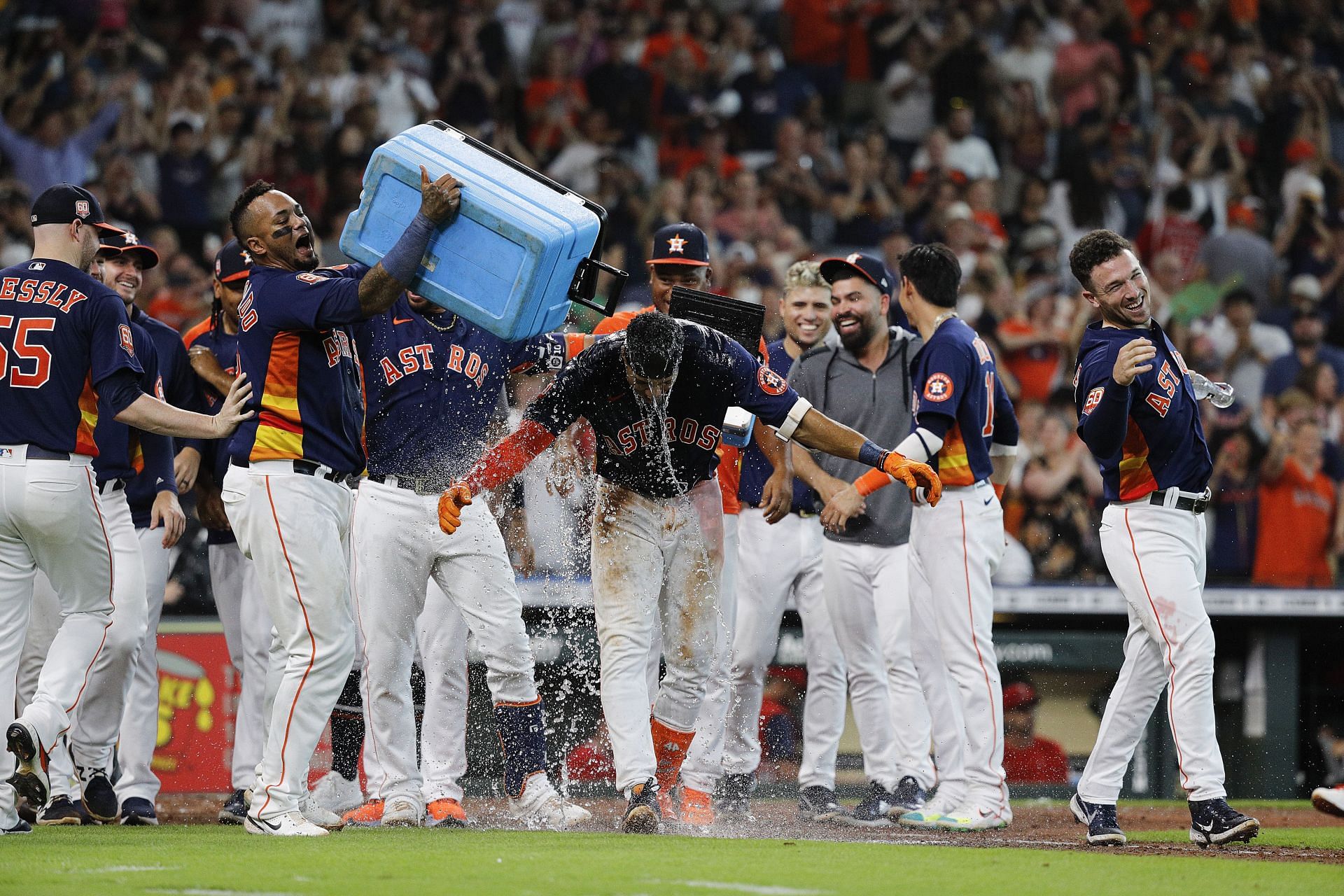 The Houston Astros defeated the Los Angeles Angels in dramatic fashion.