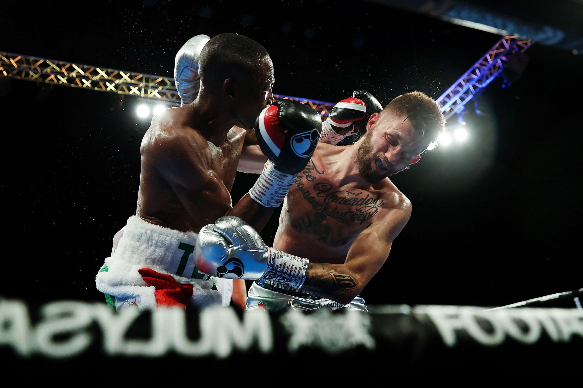 Jason Cunningham (right) and Zolani Tete (left) during the bout.