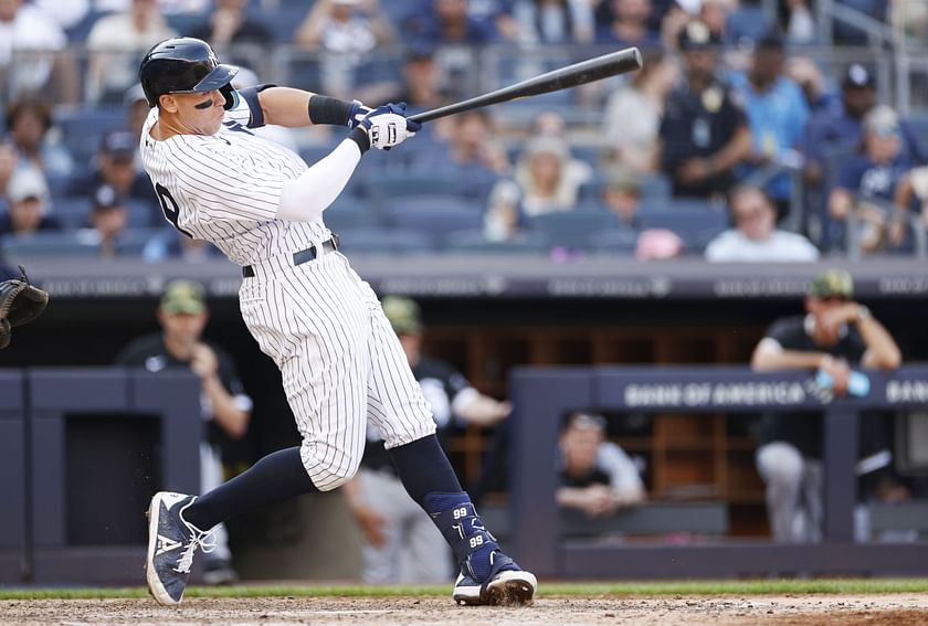 Yankees' Aaron Judge goes full Wade Boggs with his bubble gum