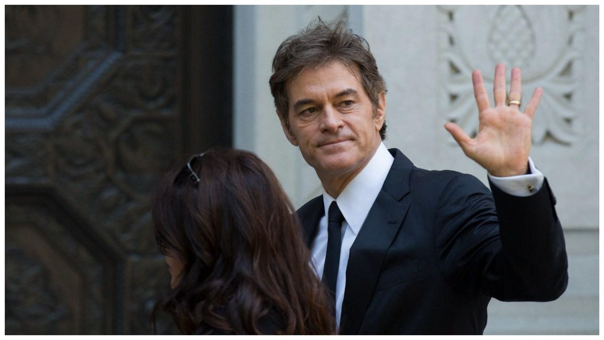 Dr. Oz is yet to win the hearts and trust of Pennsylvania citizens (image via Reuters)