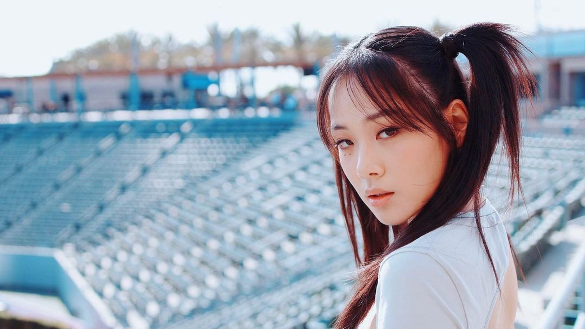 South Korean R&amp;B singer BIBI asks fans not to blame the agency for her recent breakdown (Image via Instagram/nakedbibi)