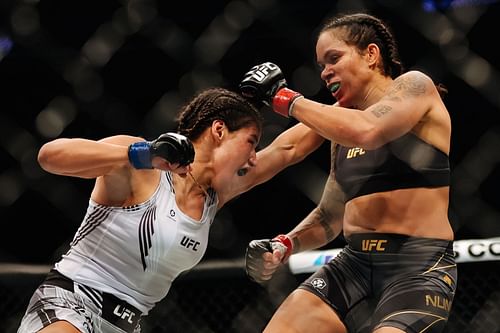 Julianna Pena (left), Amanda Nunes (right)