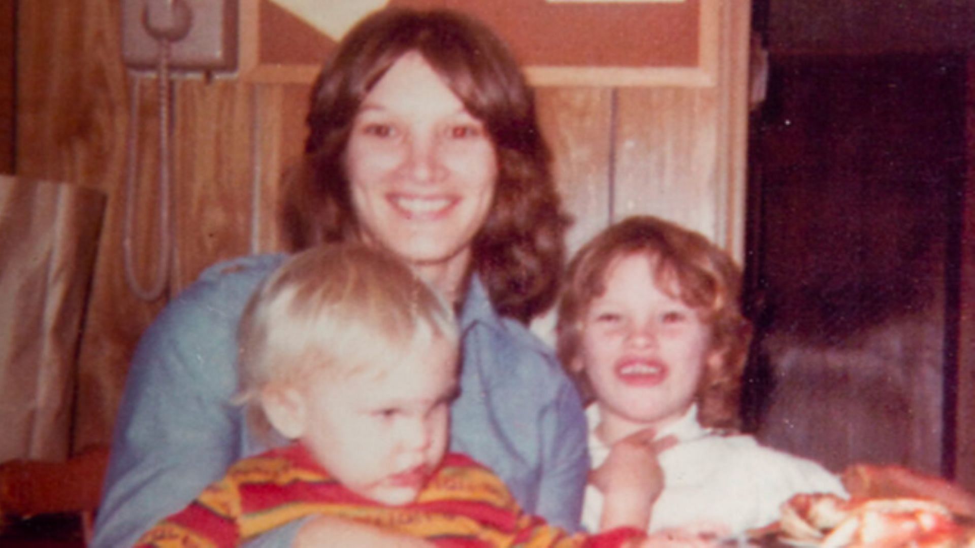 Joy Hibbs with her two children (Image via Bucks County DA)