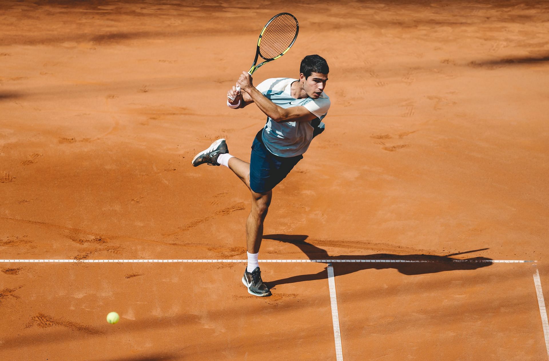 Carlos Alcaraz in action at the Hamburg European Open 2022