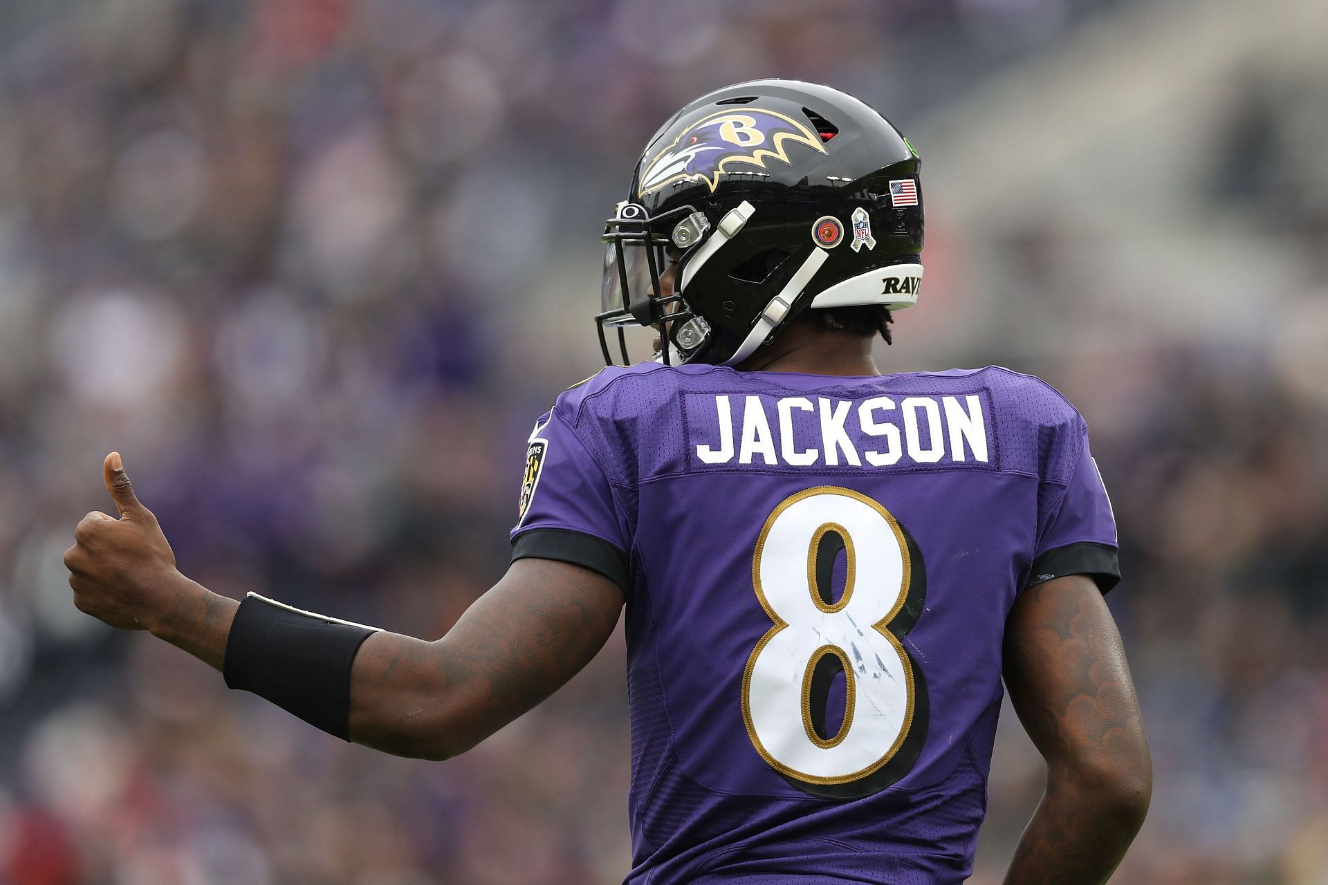 Lamar Jackson sparks Ravens to come-from-behind win over Brady's