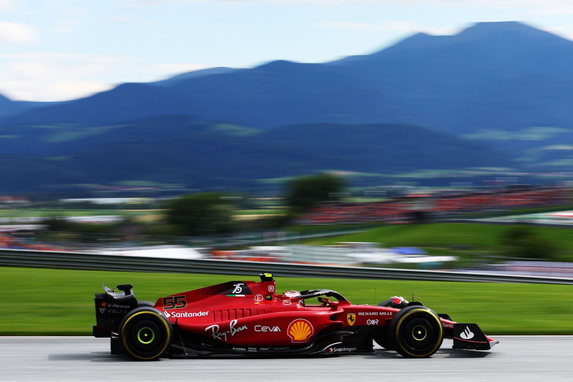 Carlos Sainz in action during the 2022 F1 Austrian GP (Photo by Clive Rose/Getty Images)