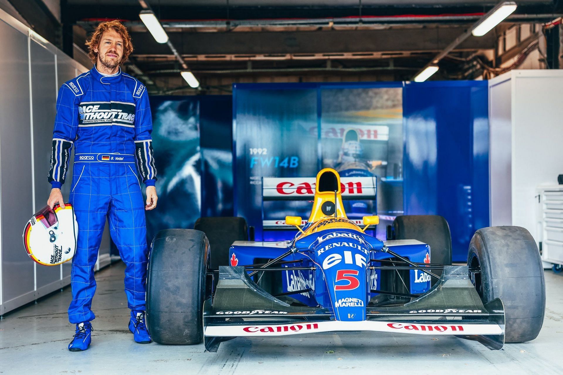 Sebastian Vettel poses for a picture alongside Nigel Mansell&#039;s title-winning Williams FW14B. (Image Courtesy: @JMD_helmets on Twitter)