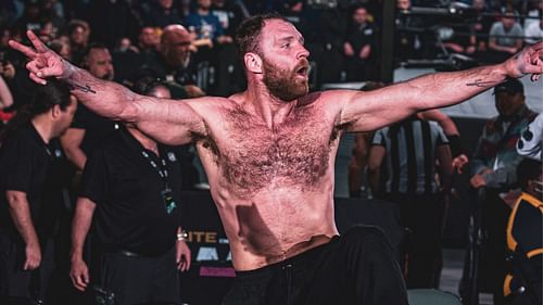 Jon Moxley in the crowd at an AEW event!