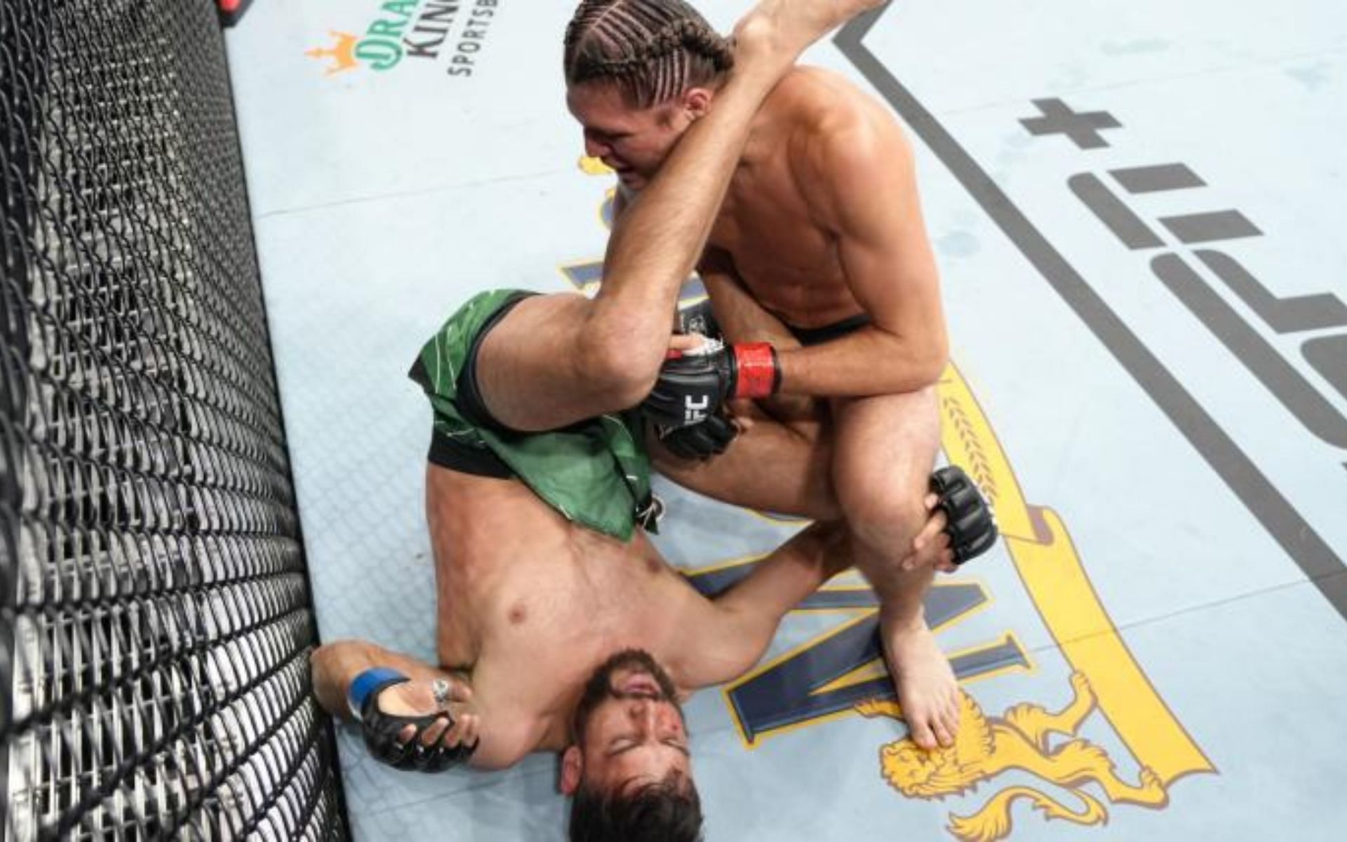 Yair Rodriguez (bottom) grappling with Brian Ortega (top) [Credit: Jeff Bottari/Zuffa LLC/GETTY]