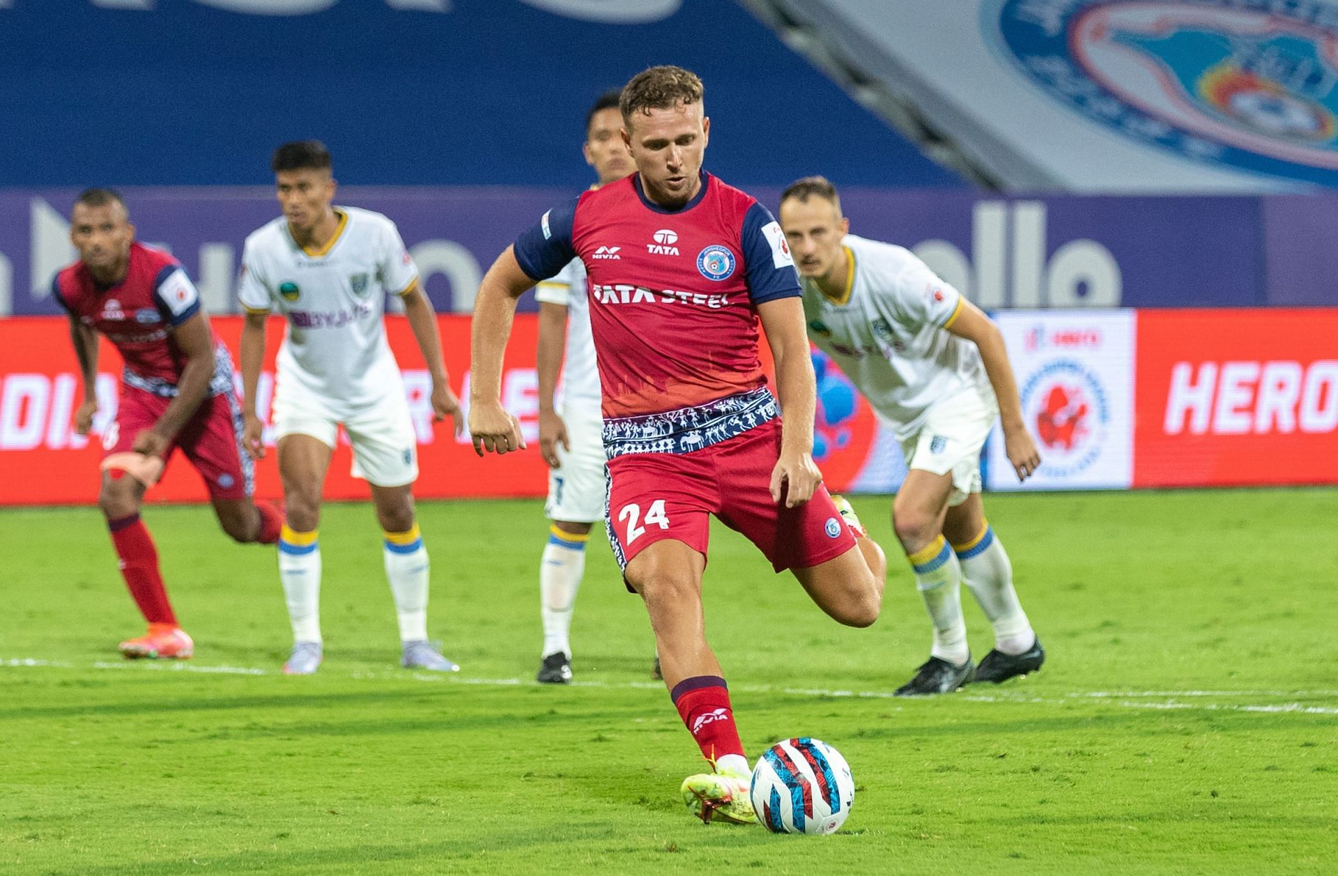 Greg Stewart converting from the spot for Jamshedpur FC against Mumbai City FC (Image Courtesy: ISL)