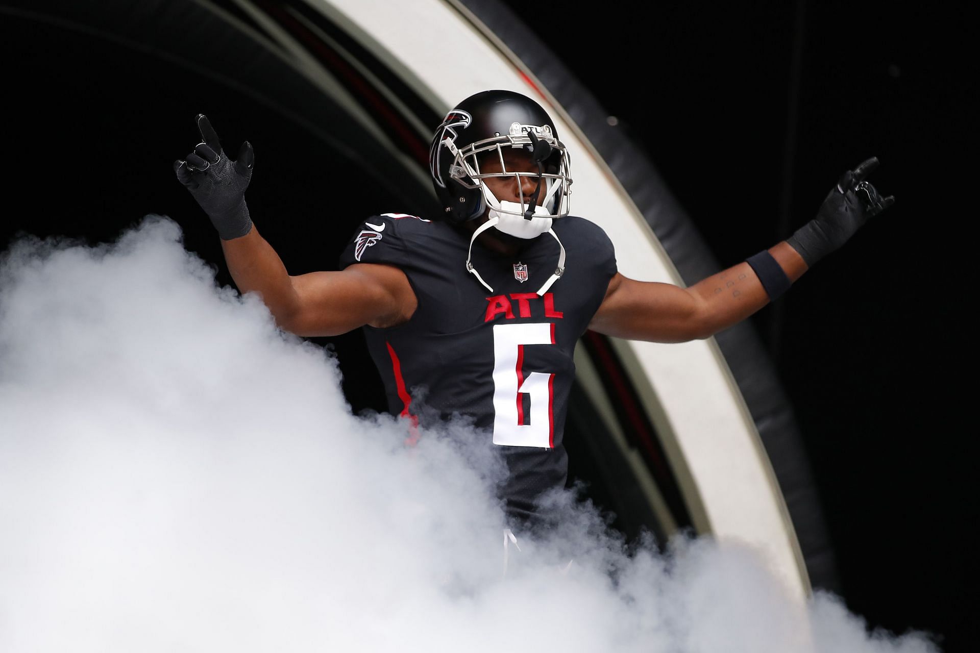 Atlanta Falcons defensive end Dante Fowler