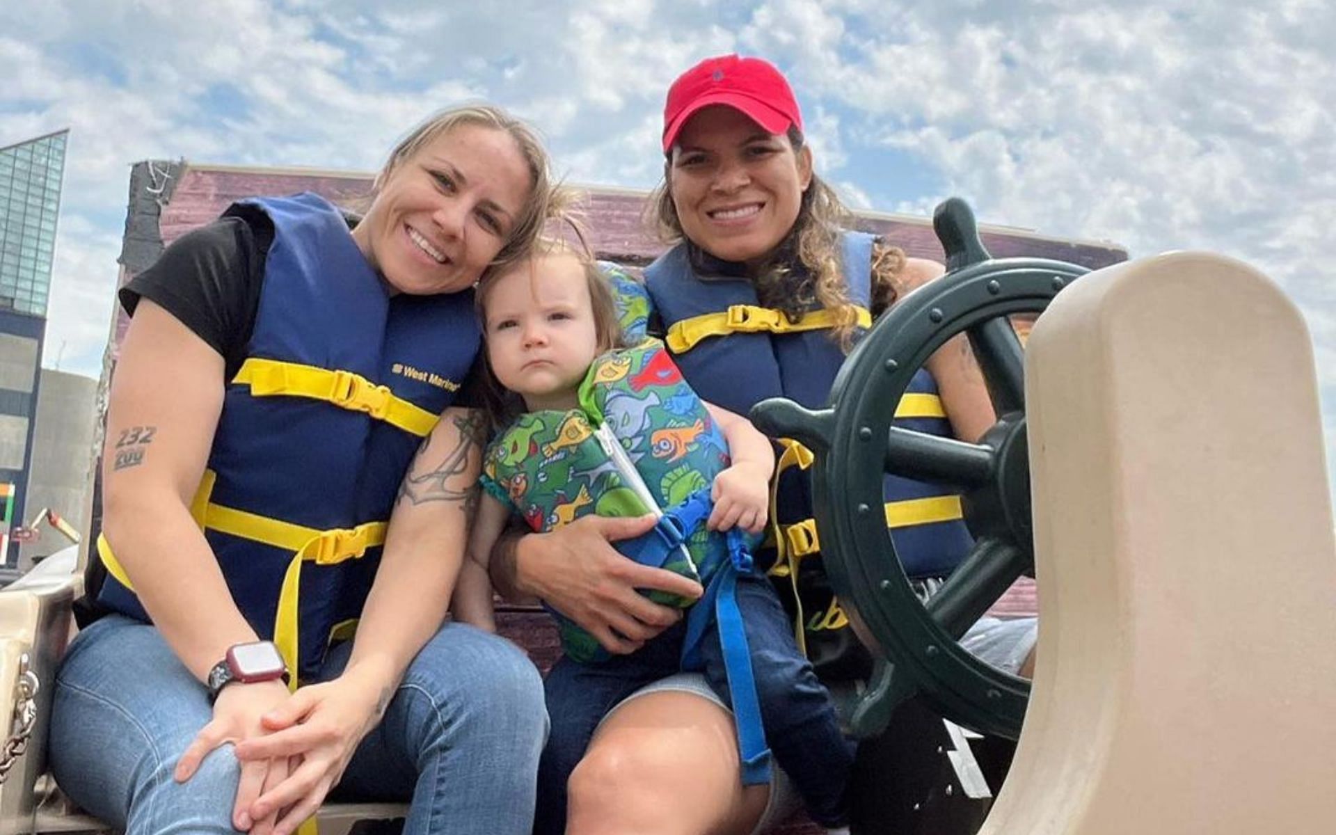 Amanda Nunes (left) and Nina Nunes (right) with their daughter (middle) (image courtesy @amanda_leoa Instagram)