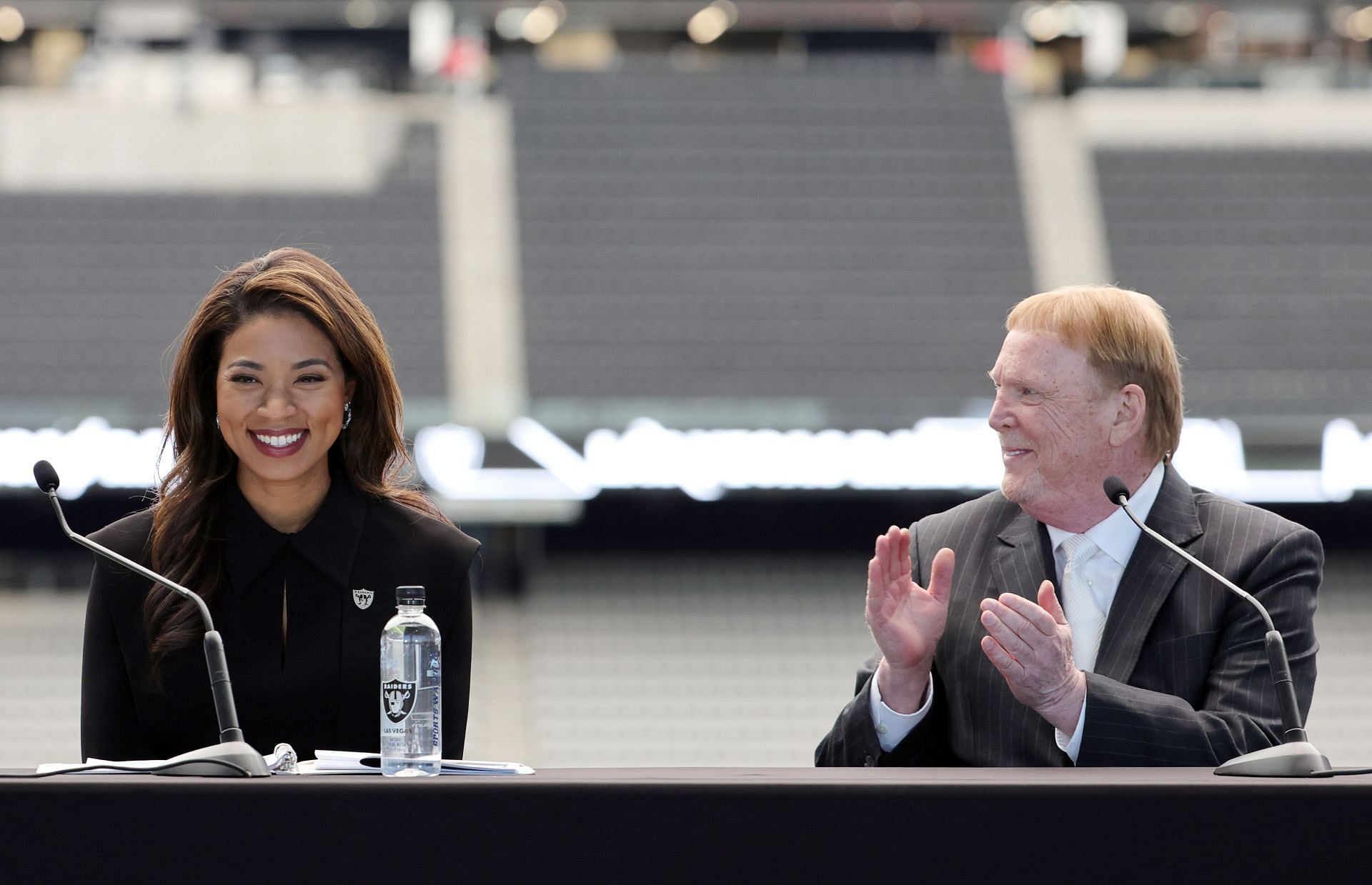 Las Vegas Raiders memperkenalkan Sandra Douglas Morgan sebagai presiden tim