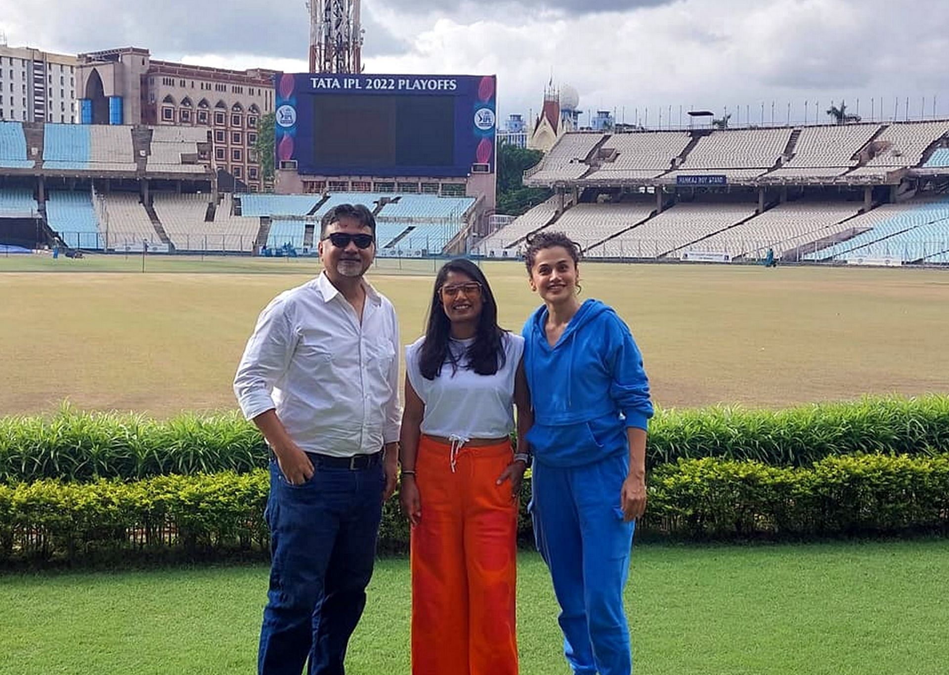 Srijit Mukherji (left) with Mithali Raj (centre) and Taapsee Pannu (right) during a promotional event at Kolkata&#039;s Eden Gardens. Image: Twitter/@srijitspeaketh