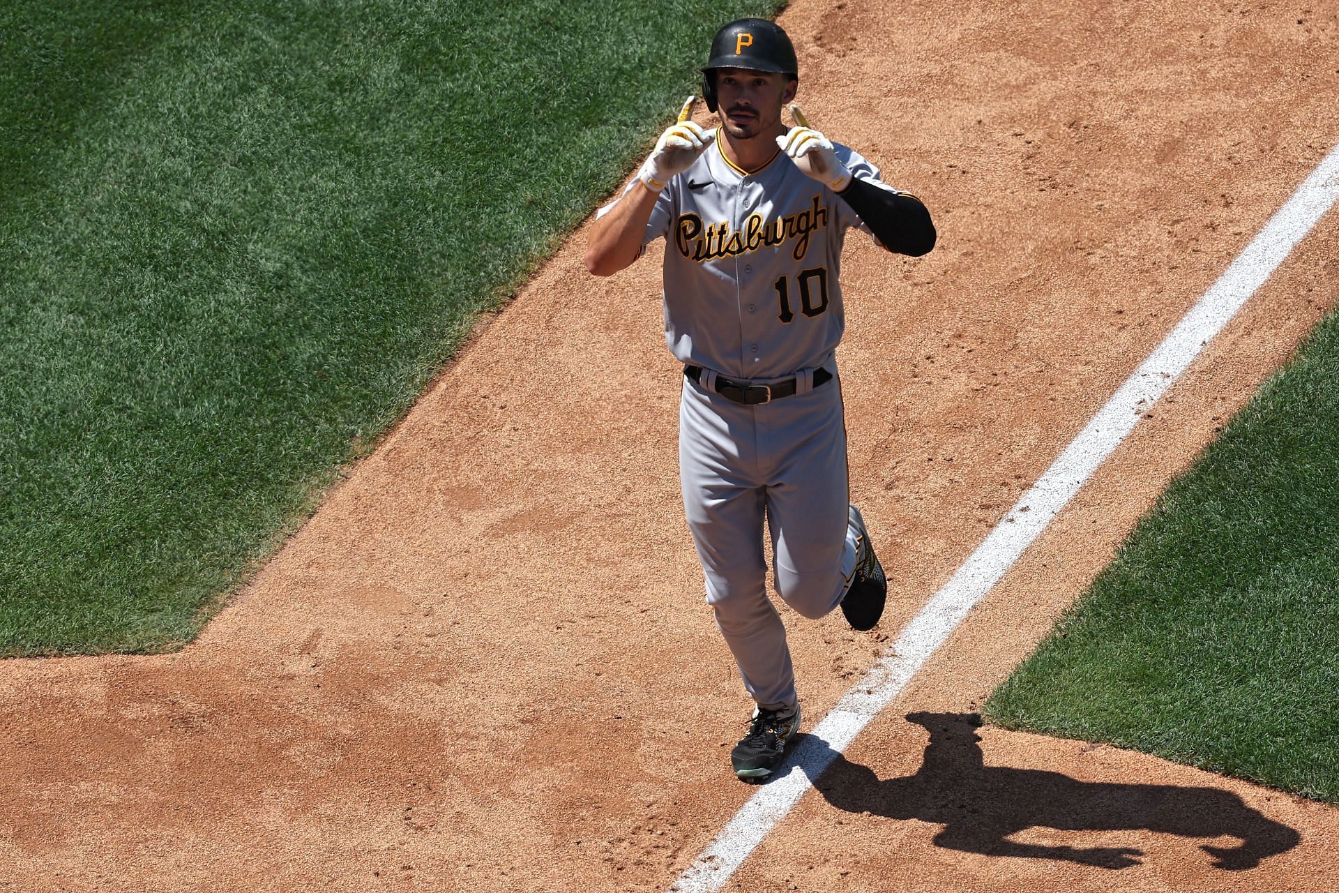 Bryan Reynolds runs home, Pittsburgh Pirates v Washington Nationals.