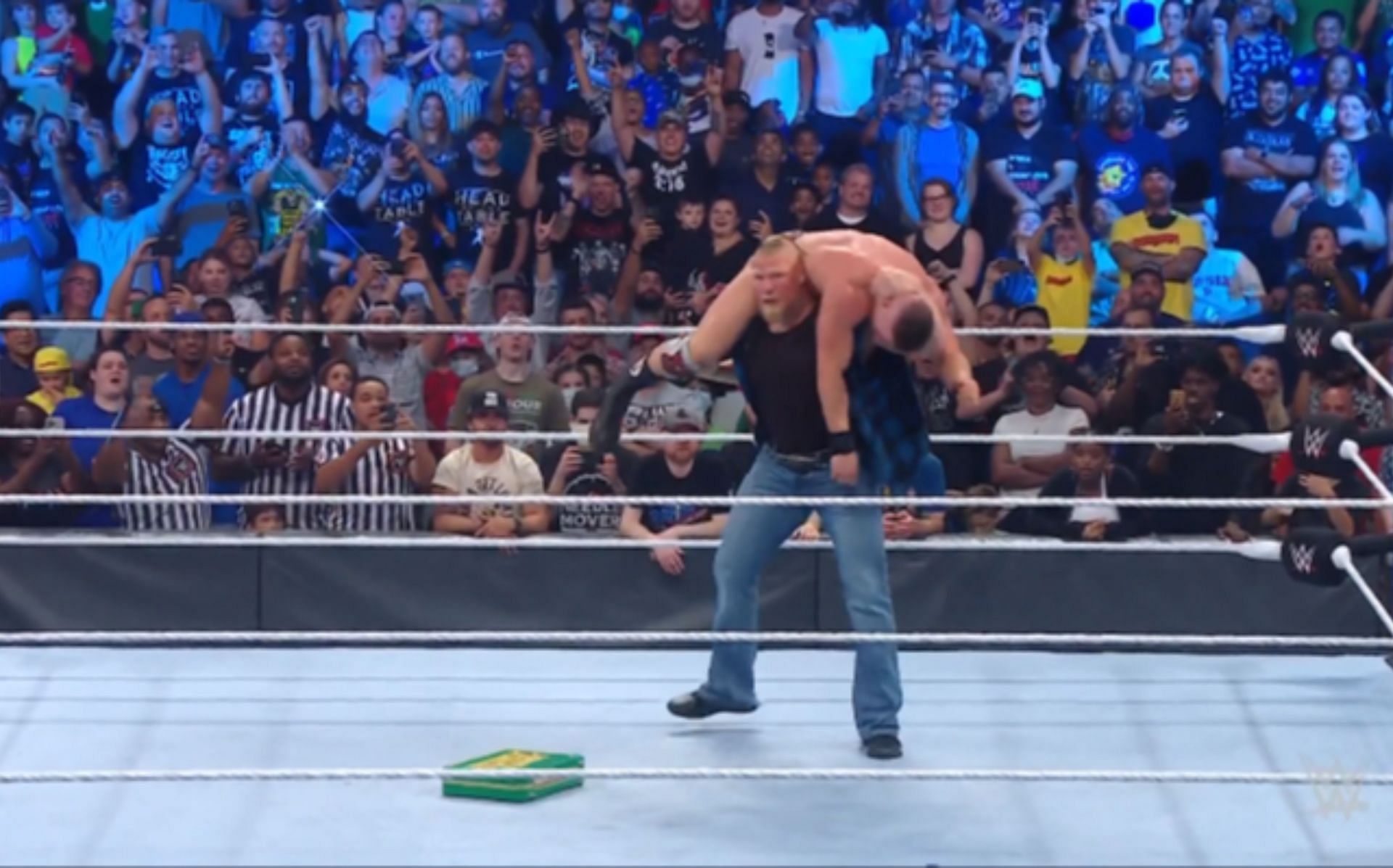 WWE SmackDown में ब्रॉक लैसनर ने दिखाया खतरनाक रूप
