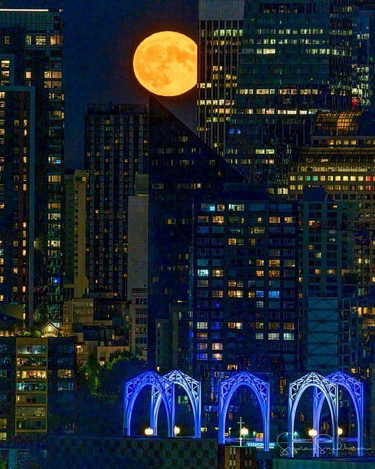 what-is-a-supermoon-why-the-june-2022-full-moon-looks-so-bright-and