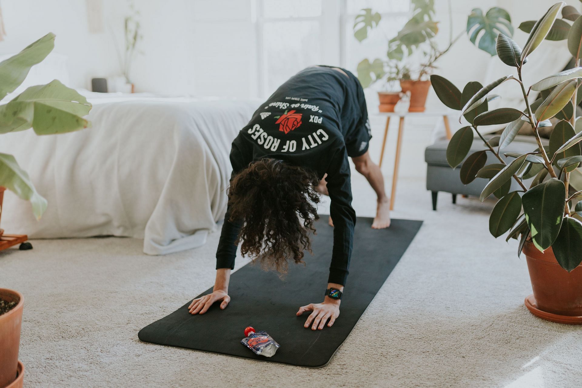 You don&#039;t need a gym to work out. (Image via unsplash/Cole Keister)