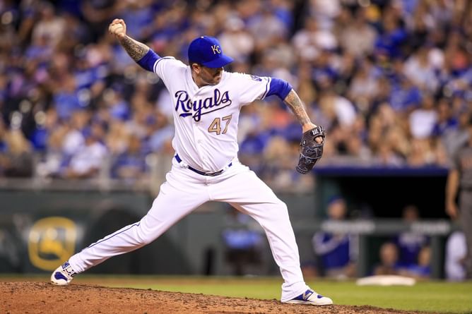ICYMI: Former Los Angeles Dodgers pitcher Peter Moylan competes with fans to grab a Pete Alonso home run ball during All-Star derby
