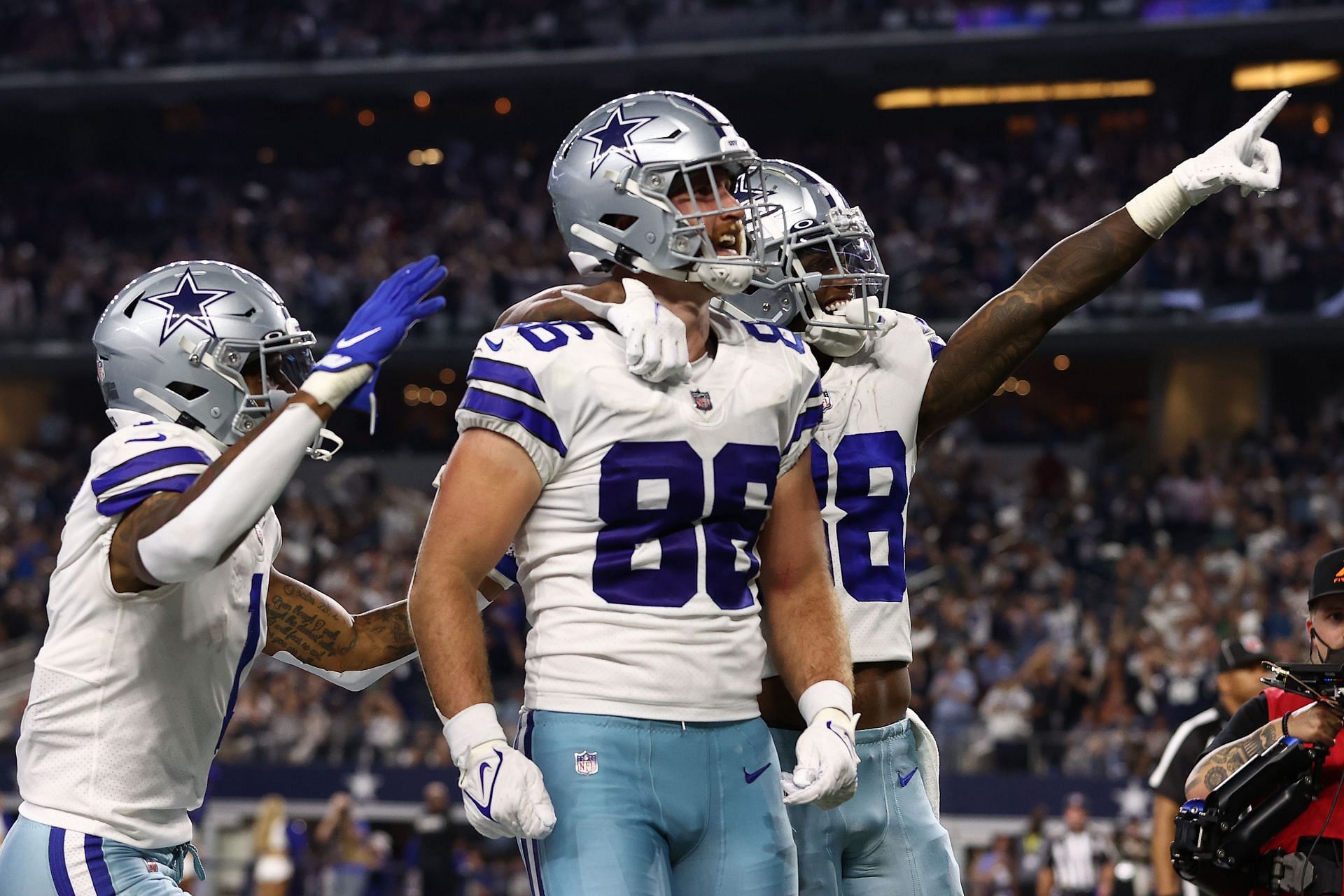 Could TE Dalton Schultz Stay on Franchise Tag for 2022 Season? ✭ Inside The  Star