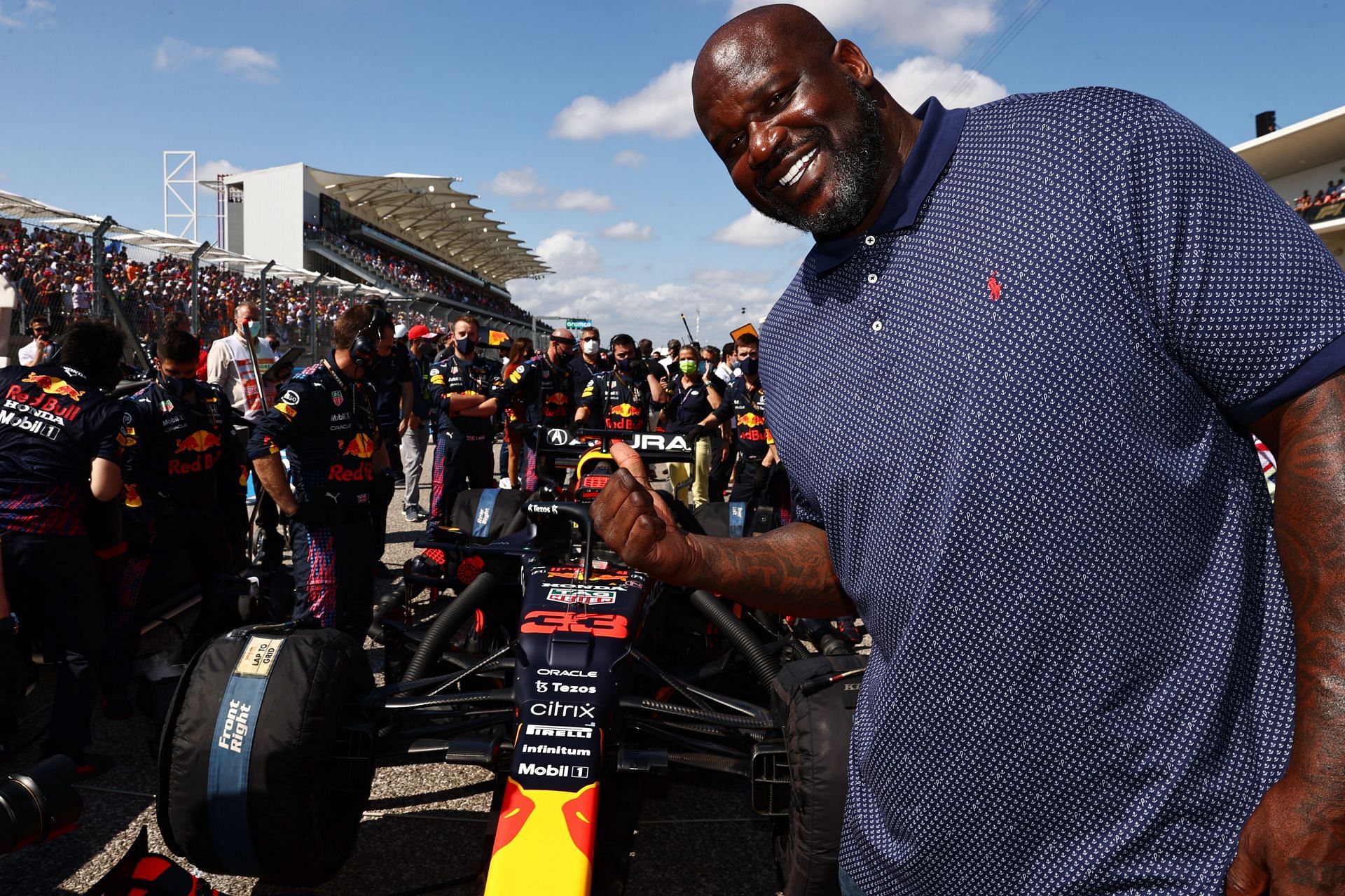 Video: Shaquille O'neal Goes Crazy In The Crowd During A Set At 