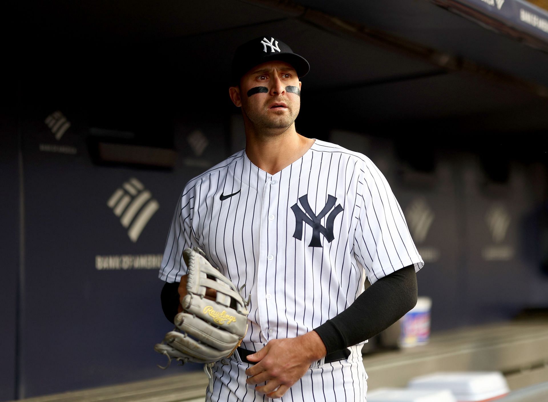 Yankees trade slugger Luke Voit to Padres for prospect