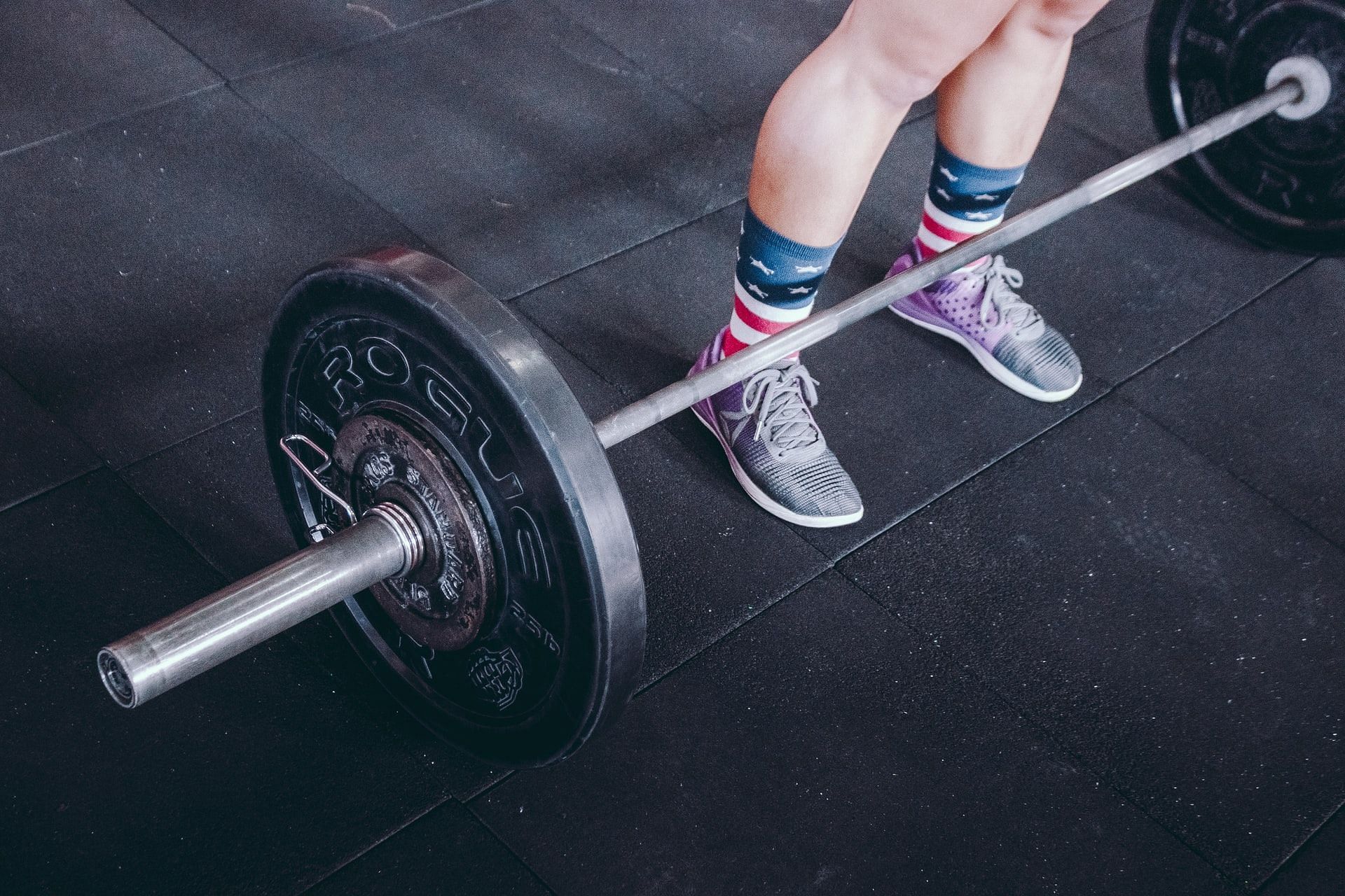 Guide to lower body exercises for beginners. (Image via Unsplash/Photo by @victorfreitas)