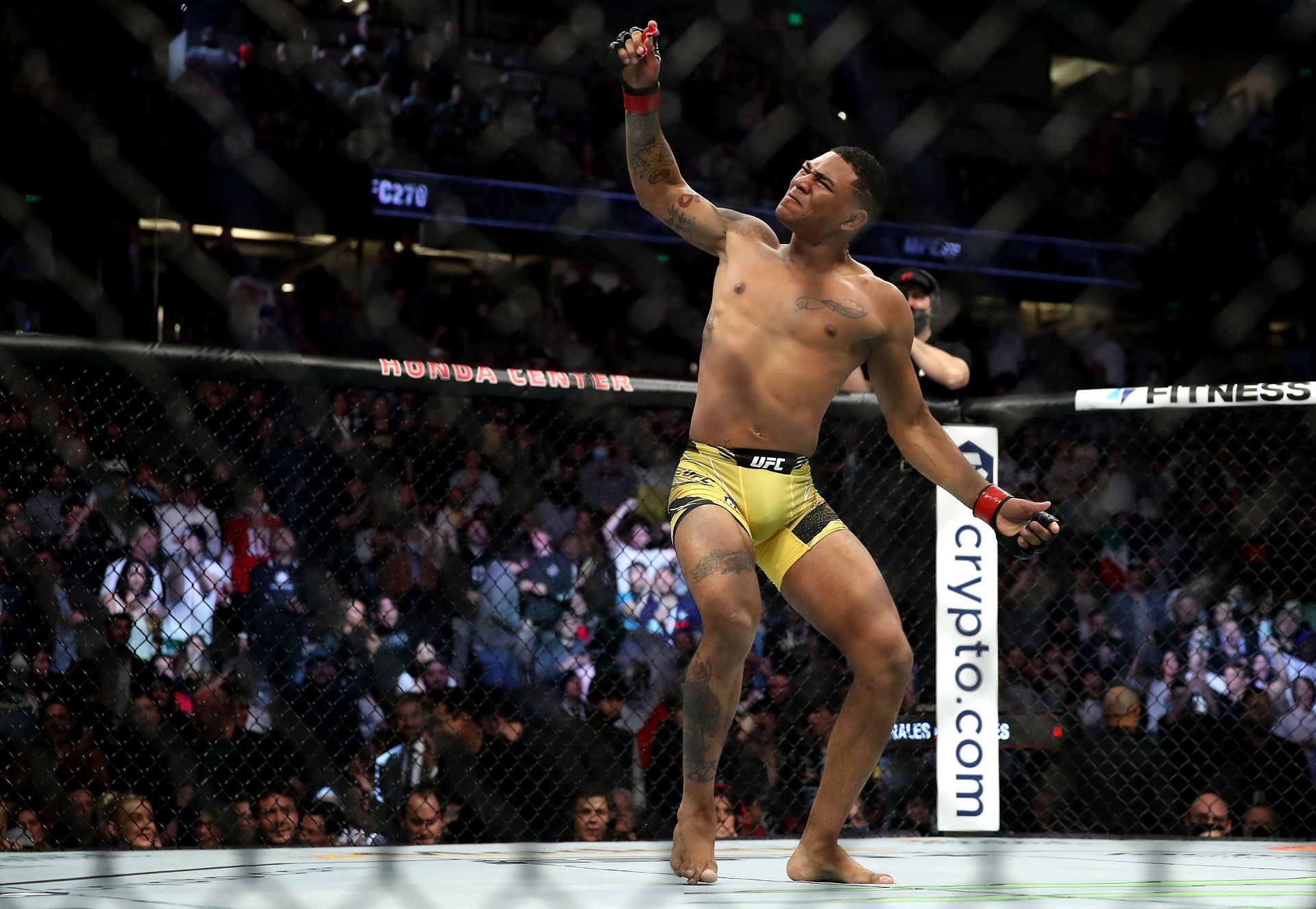 UFC 273: O maior evento de MMA do mundo aterrissa na Flórida com duas  disputas de cinturão - Blog Venum