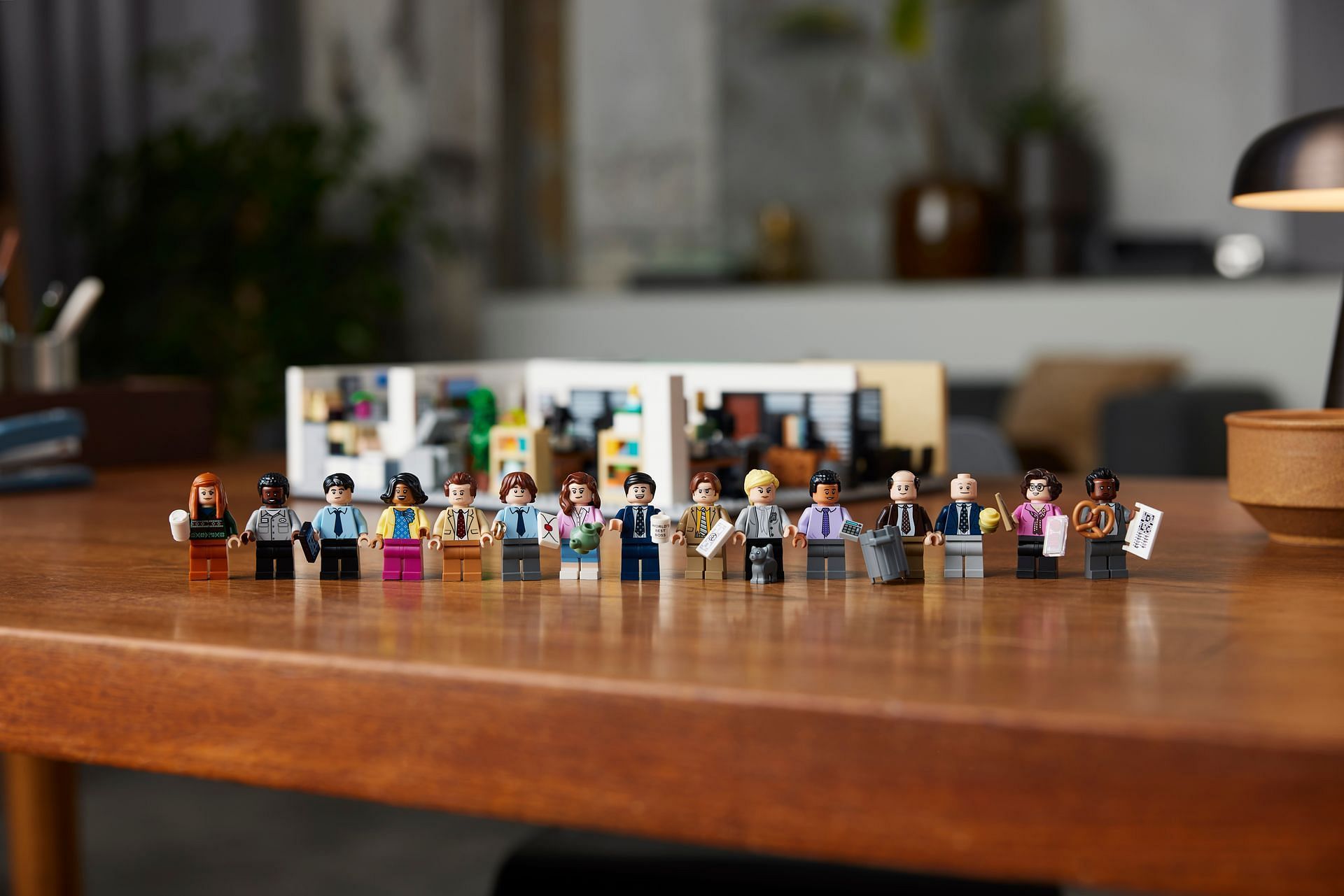 The prop accessories that comes with the mini figures (Image via The Lego Group)