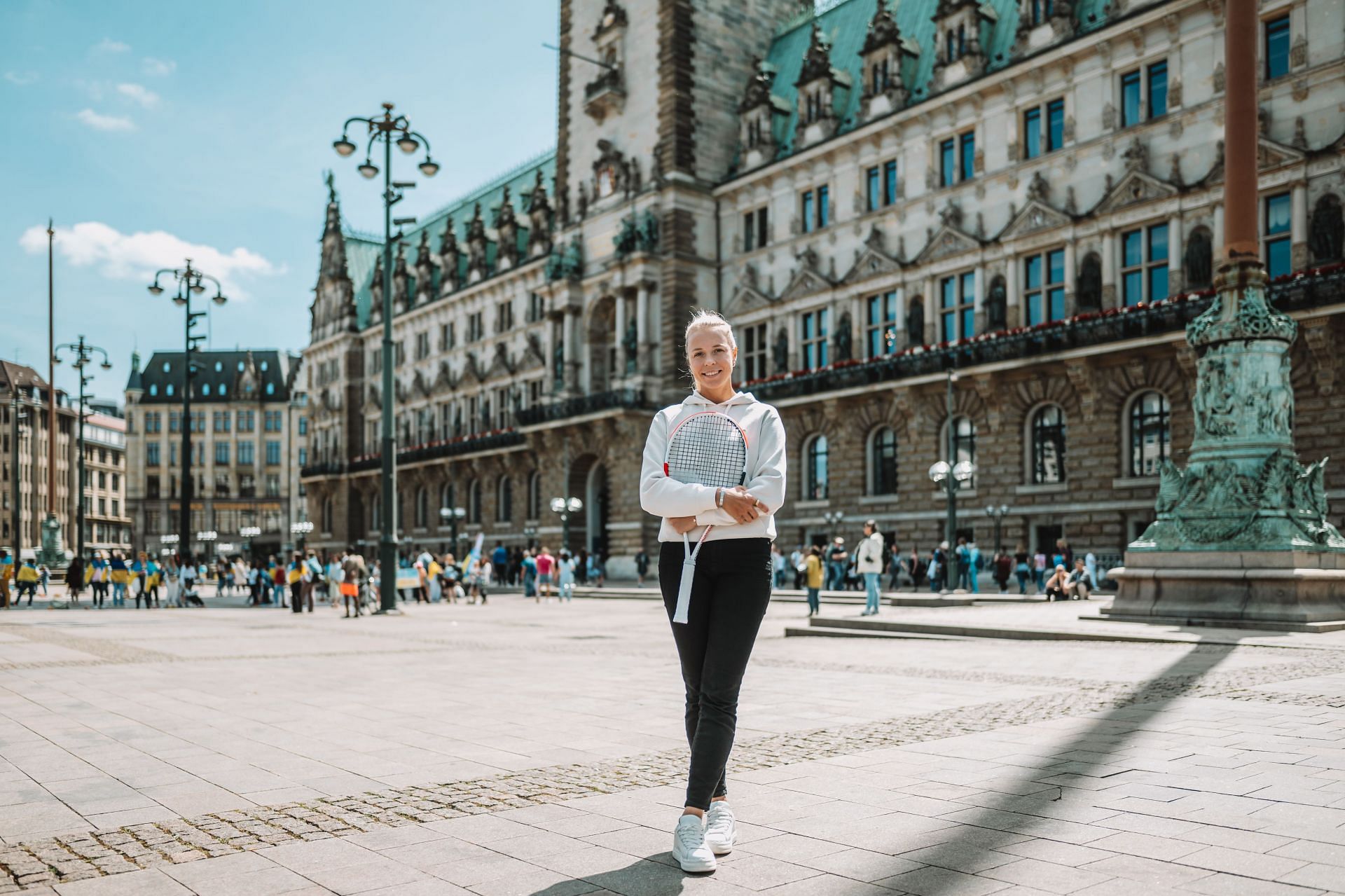 Kontaveit at the 2022 Hamburg European Open.