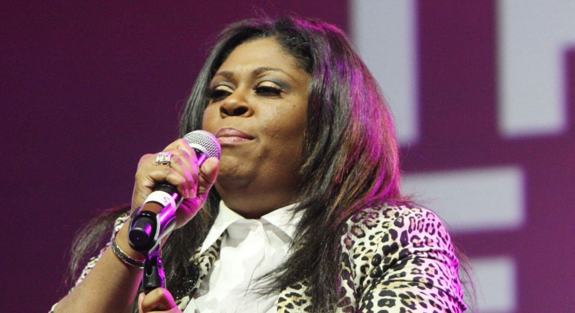 Netizens are far from impressed with Kim Burrell&#039;s latest apology video (Image via Getty Images)