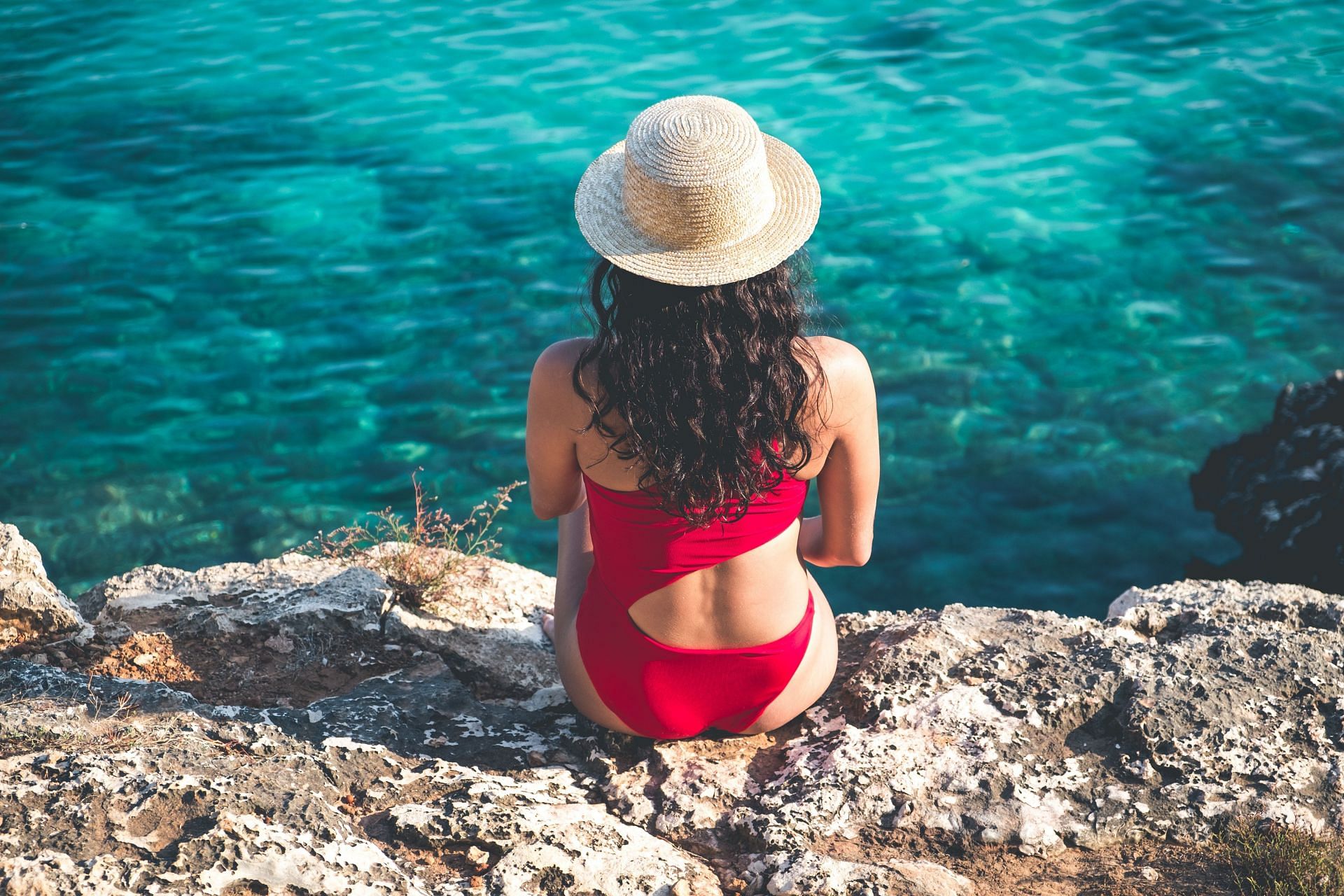 Beginner-friendly exercises can help get a beach body. (Image via Pexels/Jo Kassis)