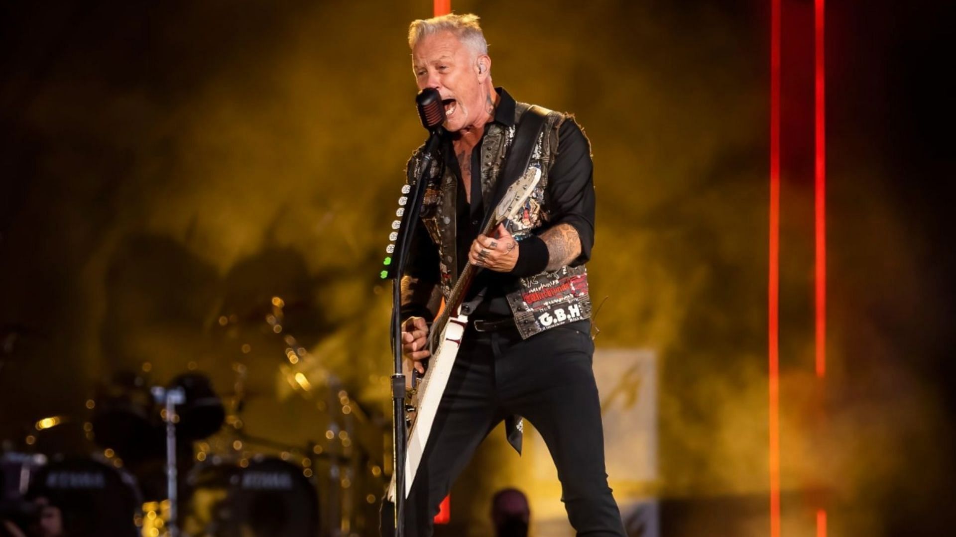 Metallica featured Eddie Munson on a big screen during a concert. (Image via Getty)