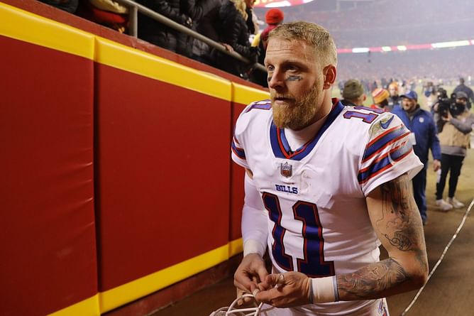 "No more Trumpers in the NFL" - Larry Fitzgerald's father sends fiery message to Cole Beasley as WR remains unsigned