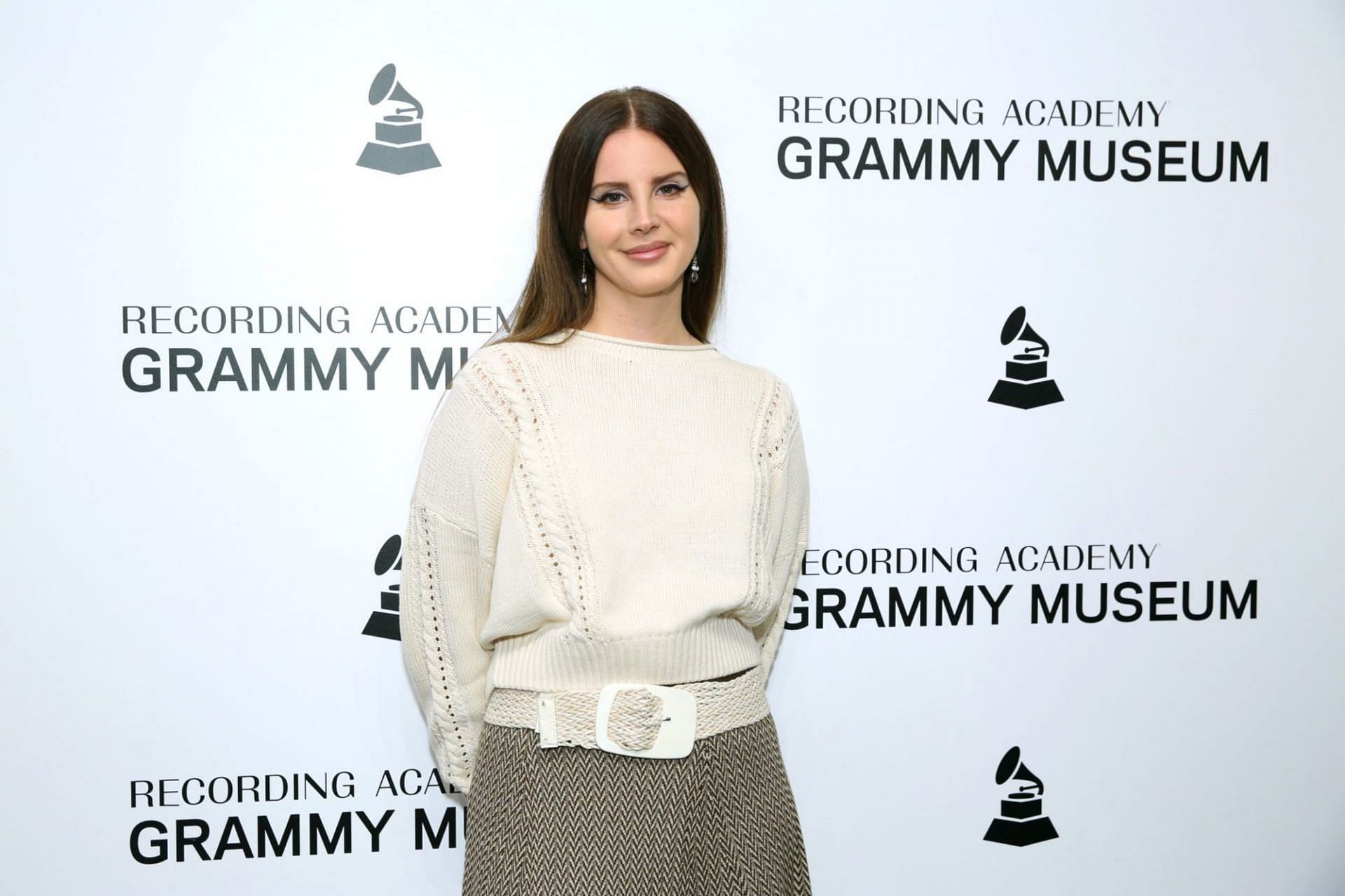 The picture of Lana Del Rey kissing her sister has been confirmed to be real (Image via Getty Images)