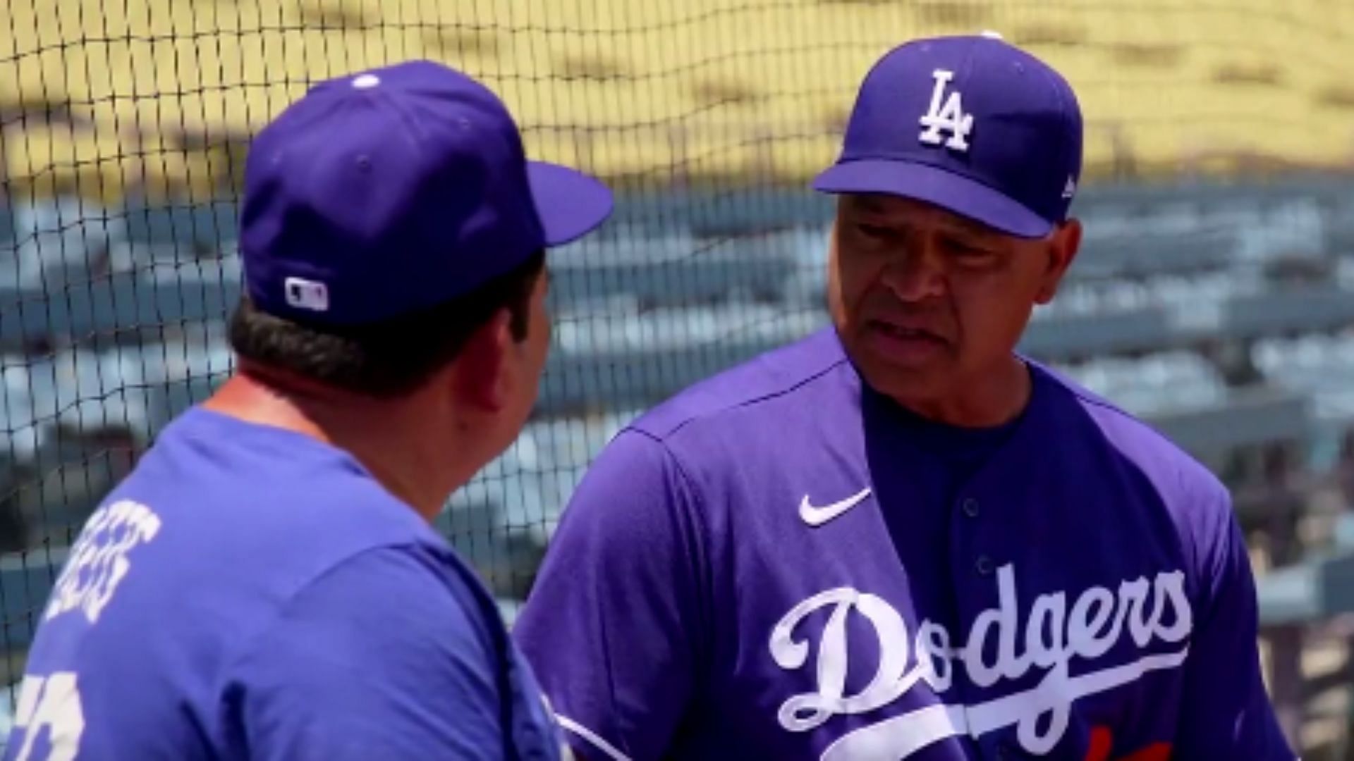 Guillermo and Dave Roberts have a chat at Dodger Stadium.