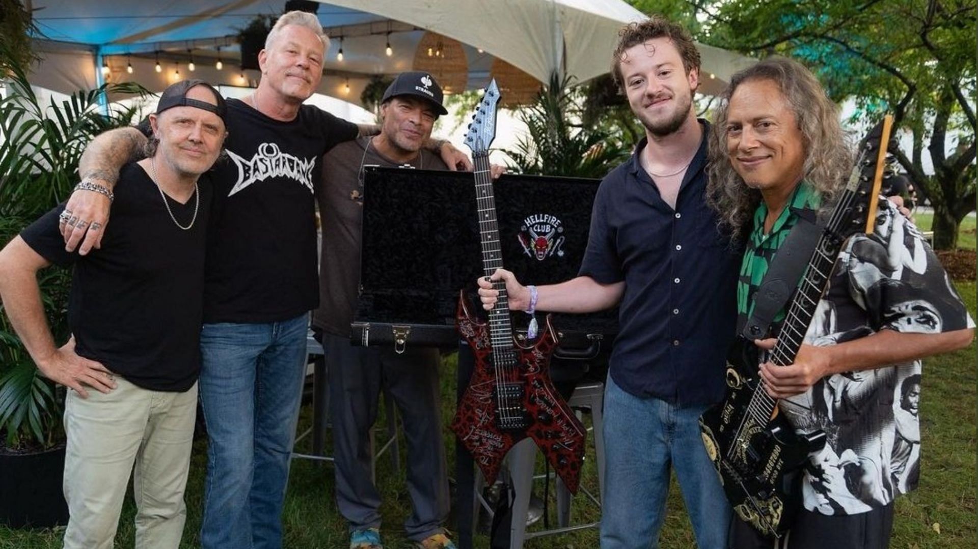 Joseph Quinn collaborated with Metallica during Lollapalooza festival. (Image via Twitter / @xvperrieres)