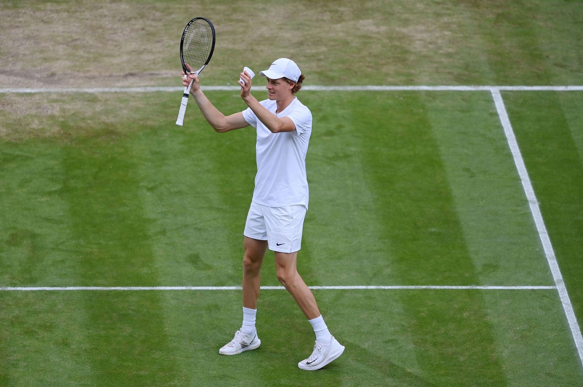 Jannik Sinner celebrates after beating Carlos Alcaraz at Wimbledon 2022