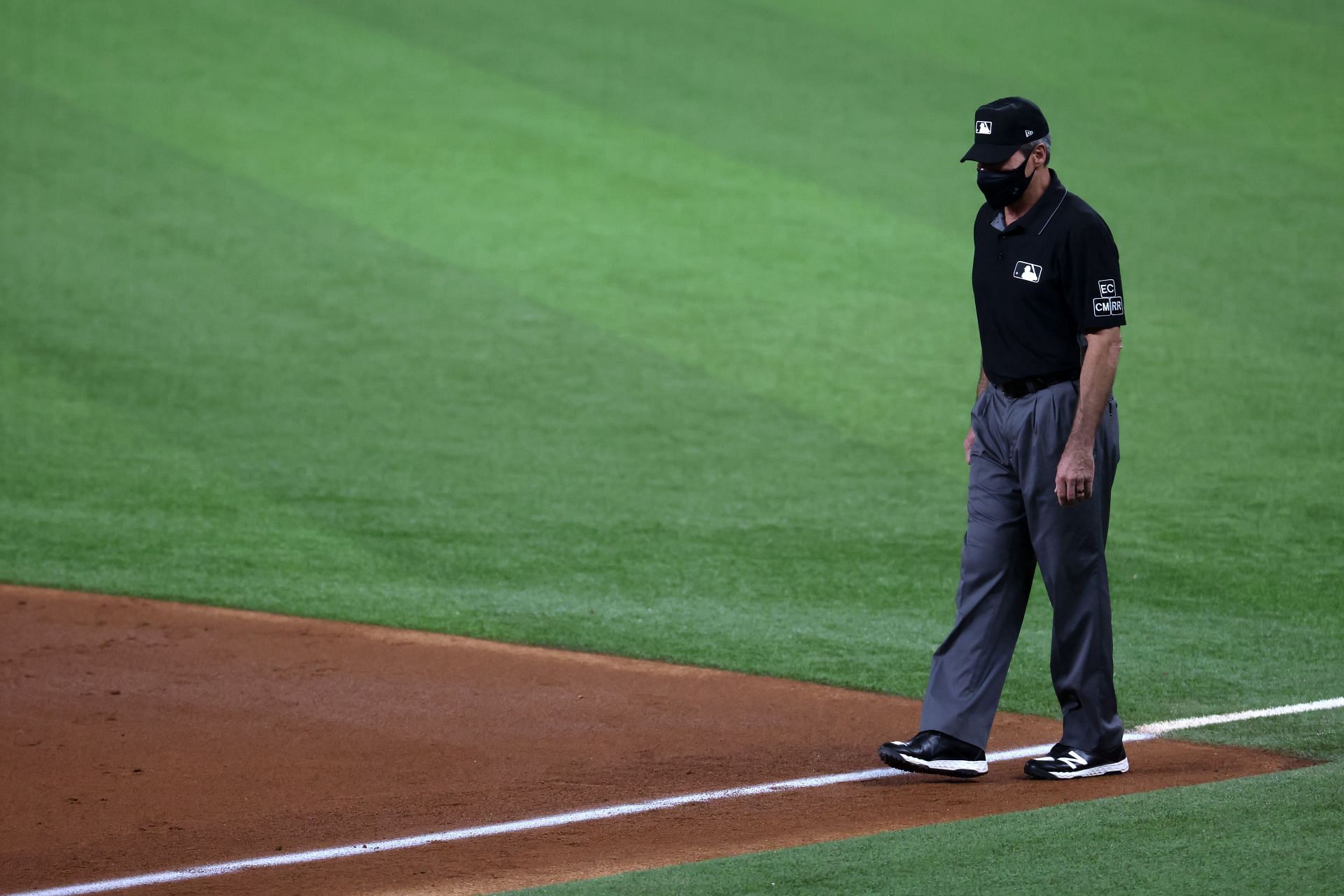 Angel Hernandez's bad call infuriates announcers: 'Horrendous