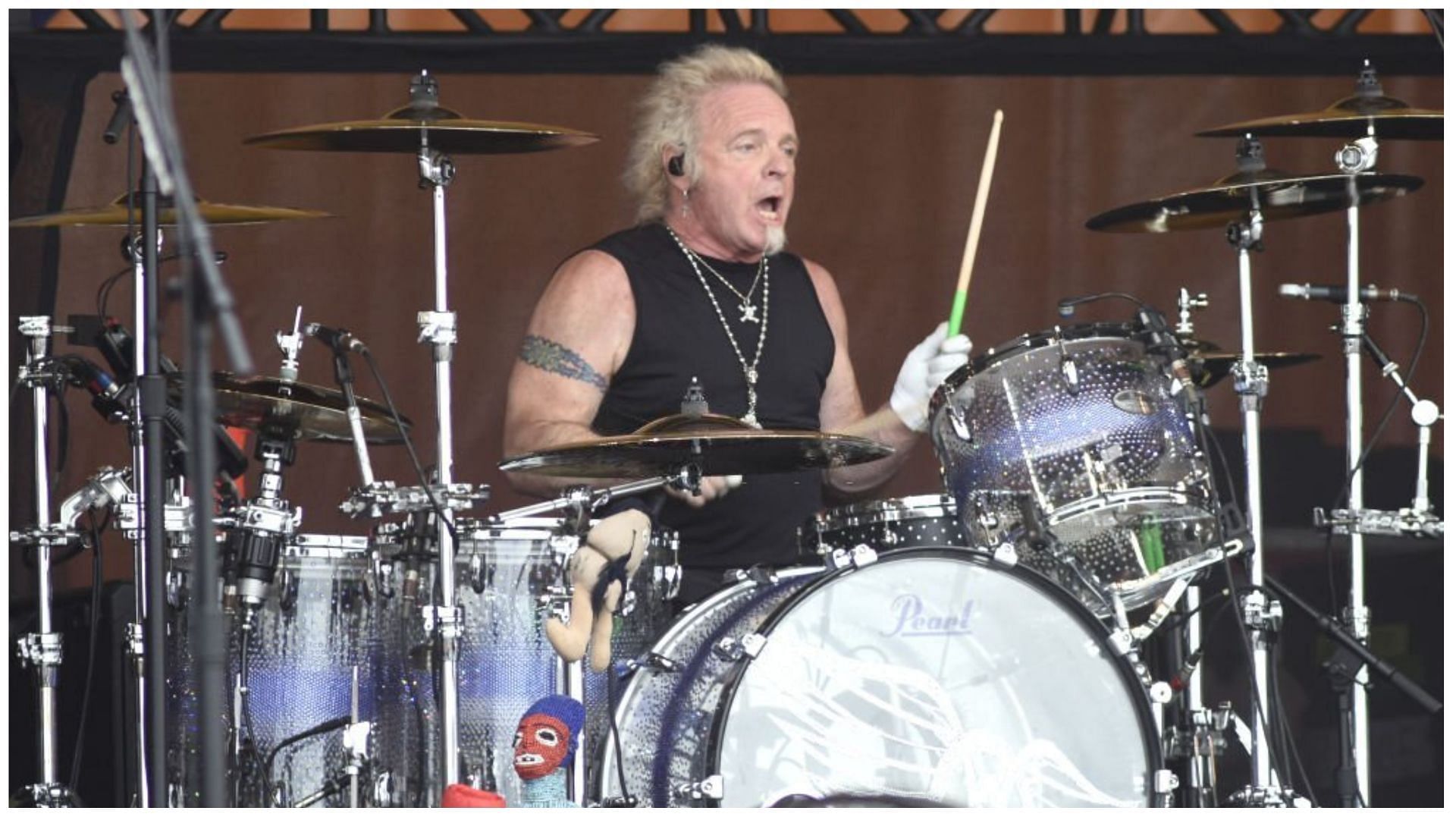 Joey Kramer took a leave from the band in March 2022 (Image via Tim Mosenfelder/Getty Images)