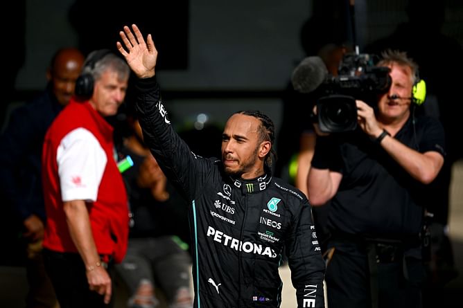 "This is for all who have impossible dreams"- Brazilian author remembers idol Lewis Hamilton after winning the 'Best Fiction Book' honor at 2022 CCXP Awards